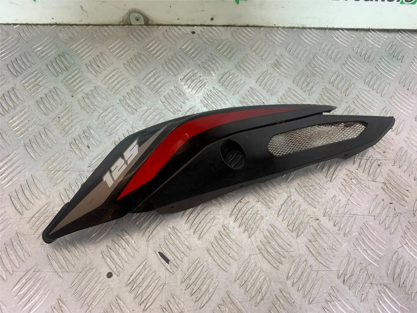 BENELLI BN125 BN 125 LEFT SEAT PANEL  YEAR 2018-2021 (CMB1194)