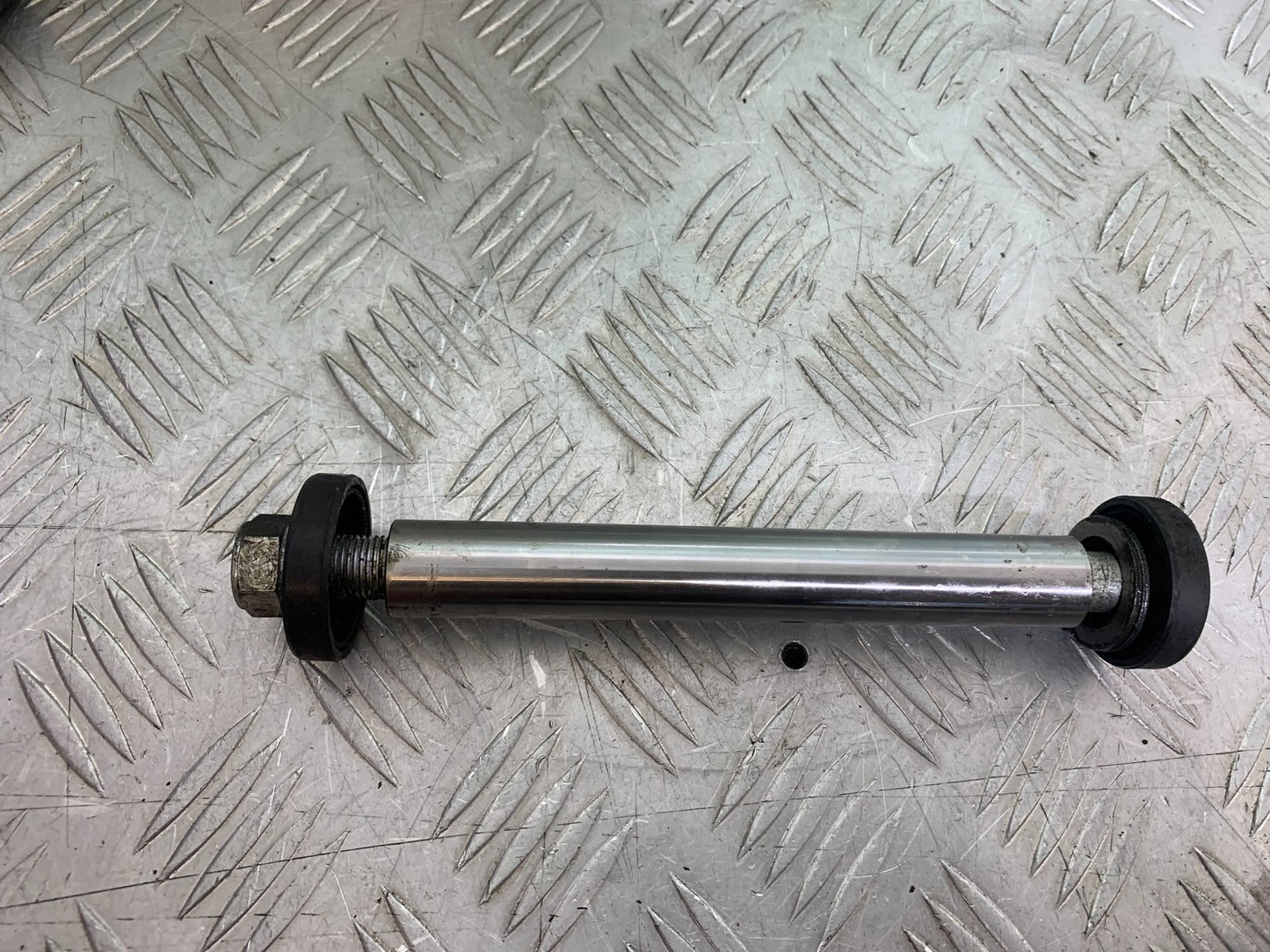 YAMAHA XVS 1300 MIDNIGHT STAR SWINGARM SPINDLE  YEAR 2007-16 (CMB1200)