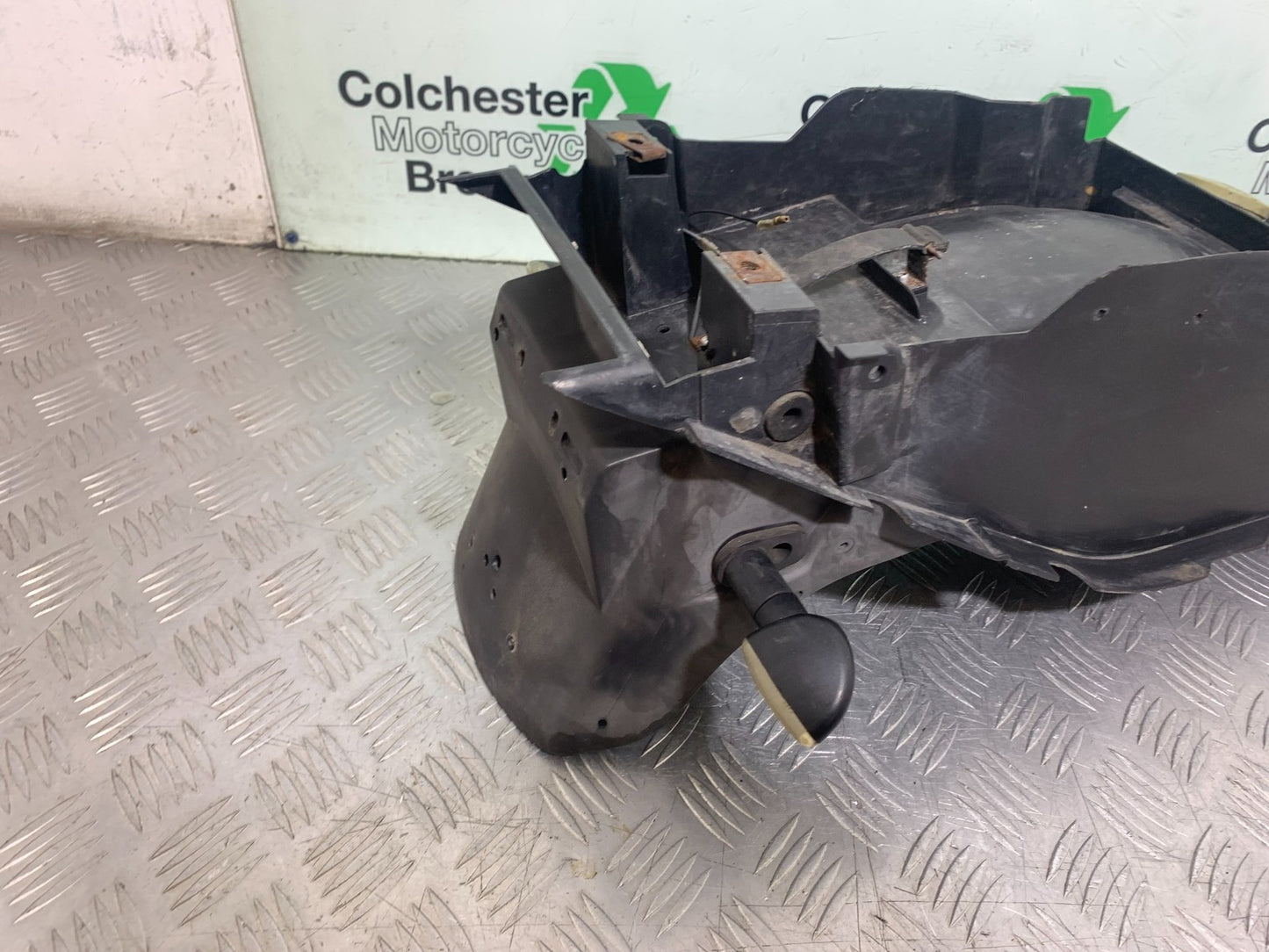 YAMAHA YZF1000 THUNDERACE UNDERTRAY YEAR 1997-2000 (CMB1204)