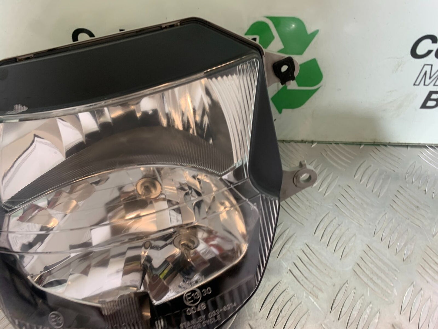 HONDA CBR1100 BLACKBIRD HEADLIGHT  YEAR 1996-1998 (CMB1017)