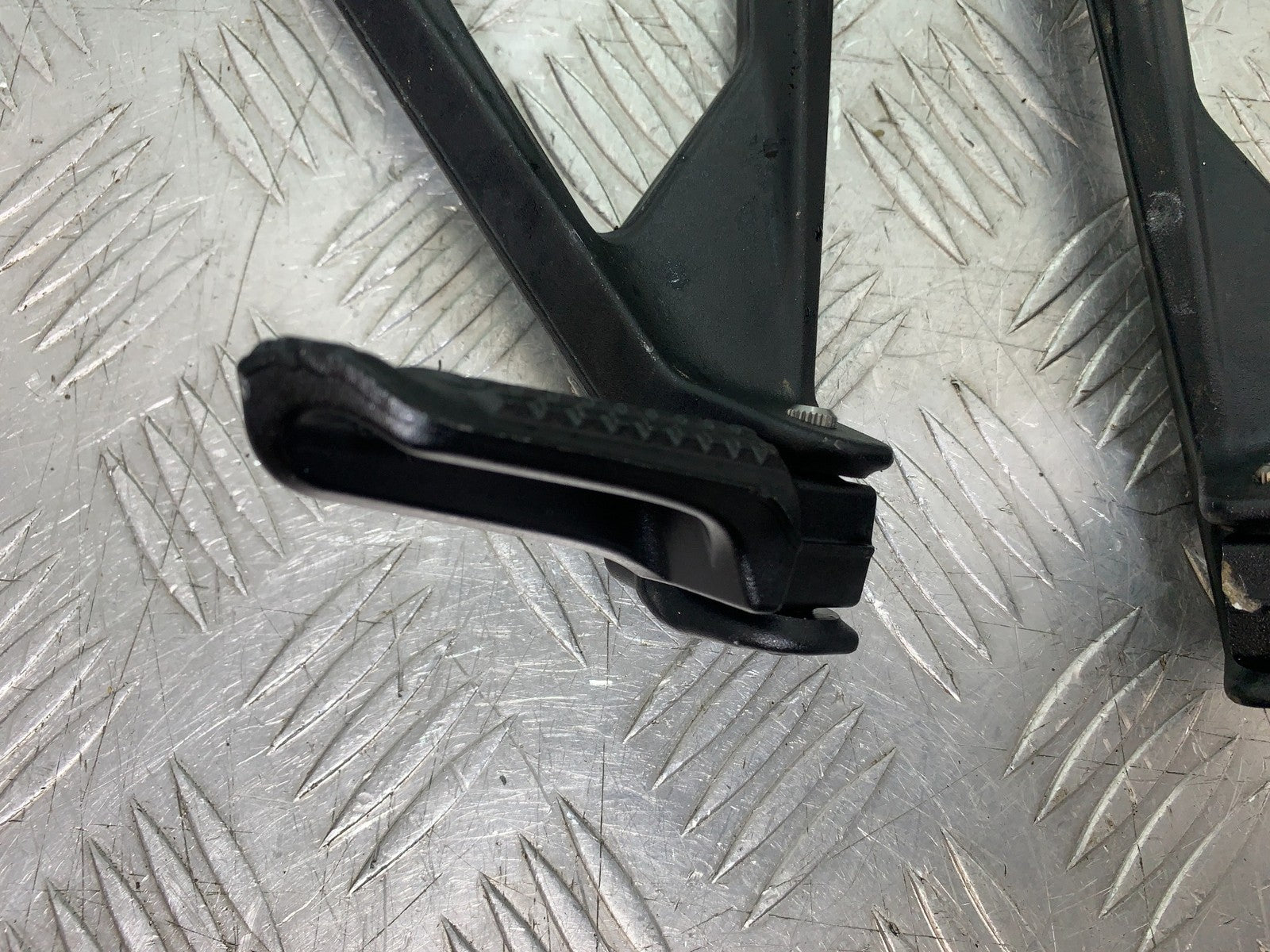 KTM 1290 SUPER DUKE R REAR HANGERS AND PEGS    YEAR 2020-2024 (CMB1272)