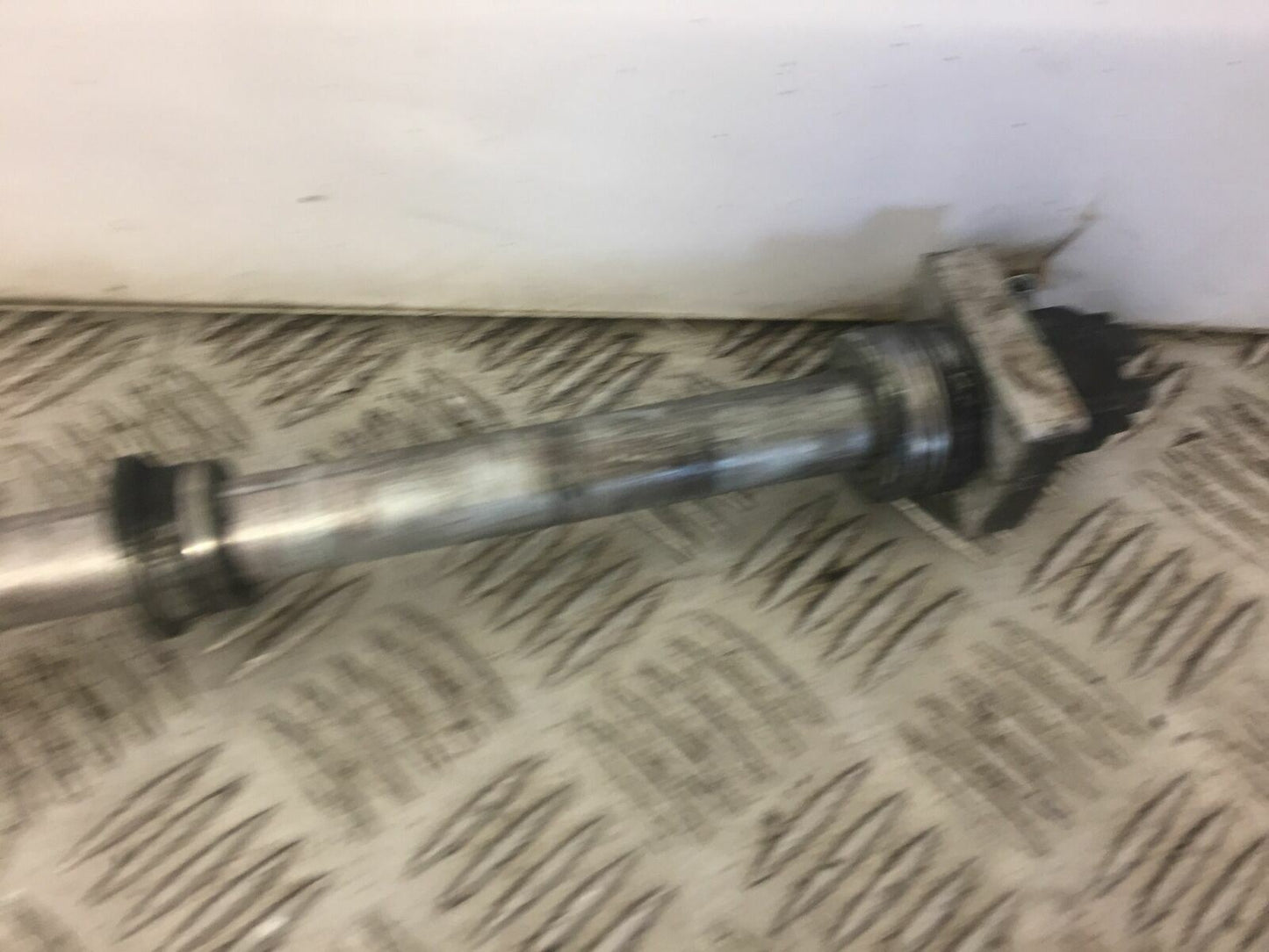 KAWASAKI ER6 F REAR WHEEL SPINDLE  YEAR 2016