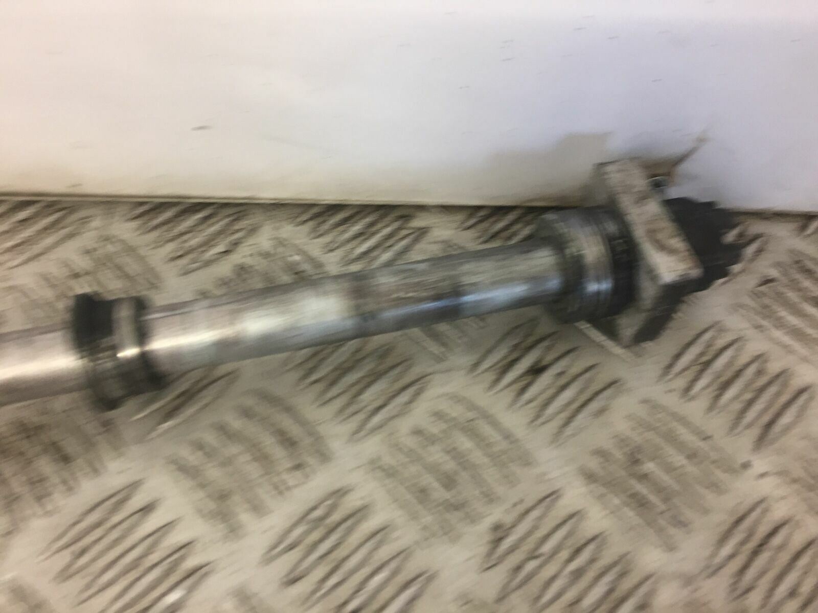 KAWASAKI ER6 F REAR WHEEL SPINDLE  YEAR 2016