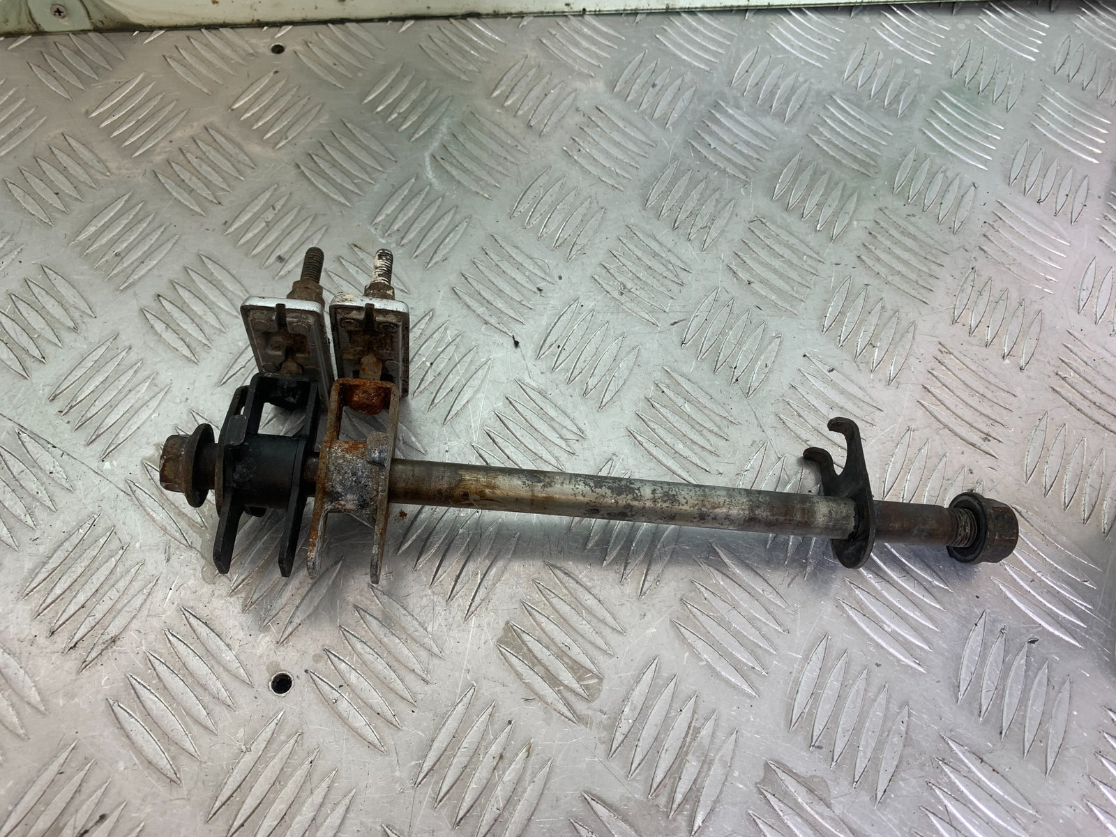 HONDA CBR500R CBR 500 R REAR WHEEL SPINDLE  YEAR 2012-16 (CMB1151)