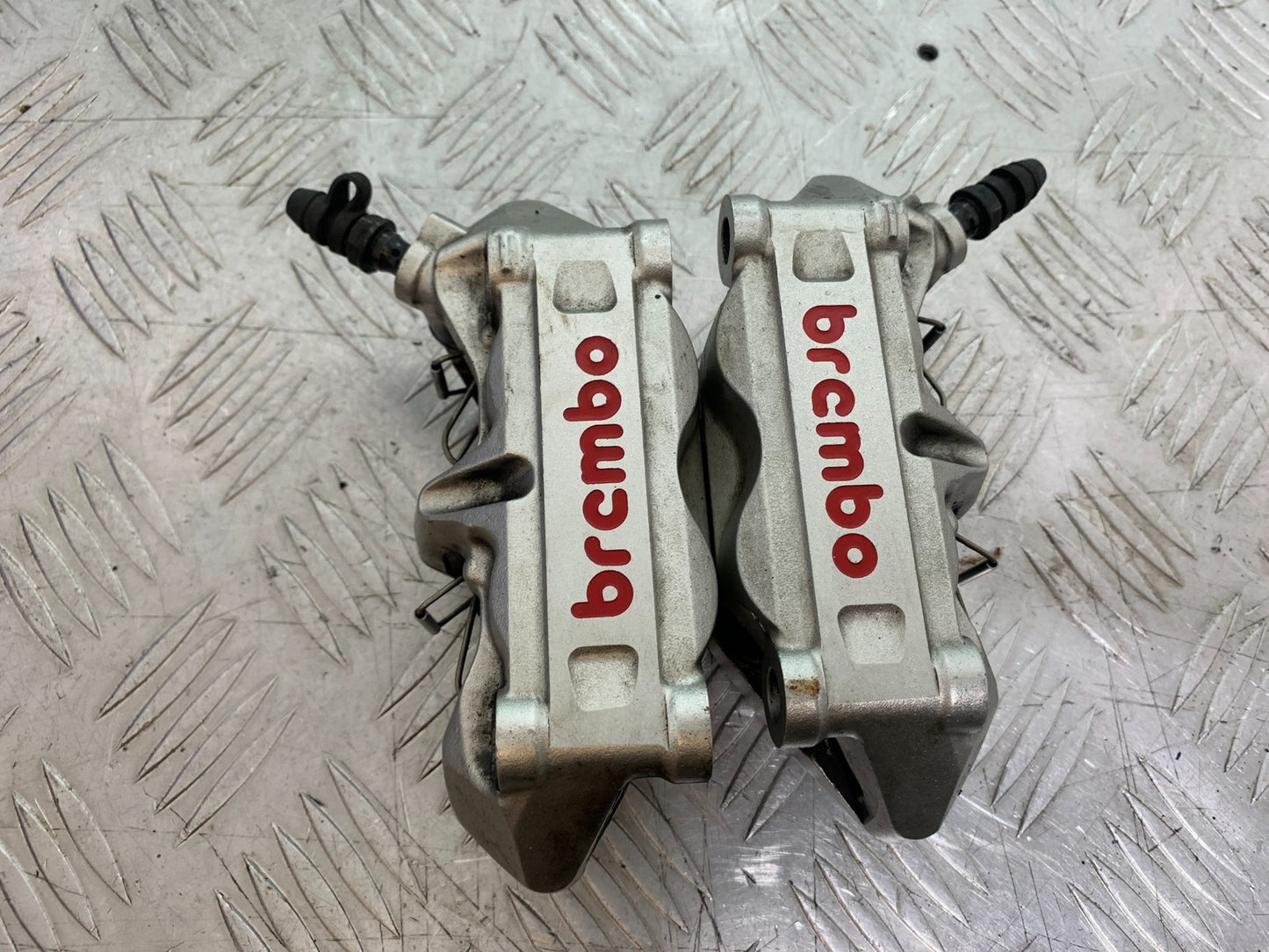 TRIUMPH SPEED TRIPLE R 1050 FRONT BRAKE CALIPERS  2009 (CMB1183)