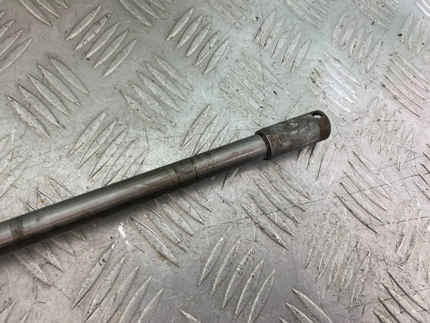 YAMAHA XJ900 XJ 900 DIVERSION REAR WHEEL SPINDLE  YEAR 1994-2002 (CMB1292)
