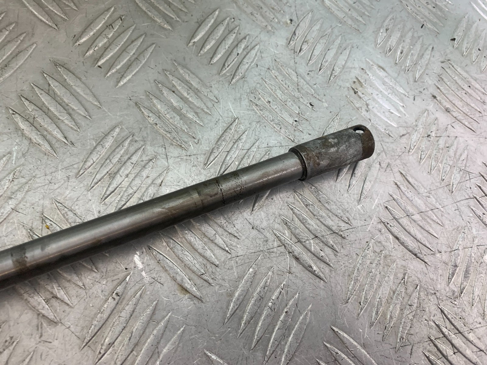 YAMAHA XJ900 XJ 900 DIVERSION REAR WHEEL SPINDLE  YEAR 1994-2002 (CMB1292)