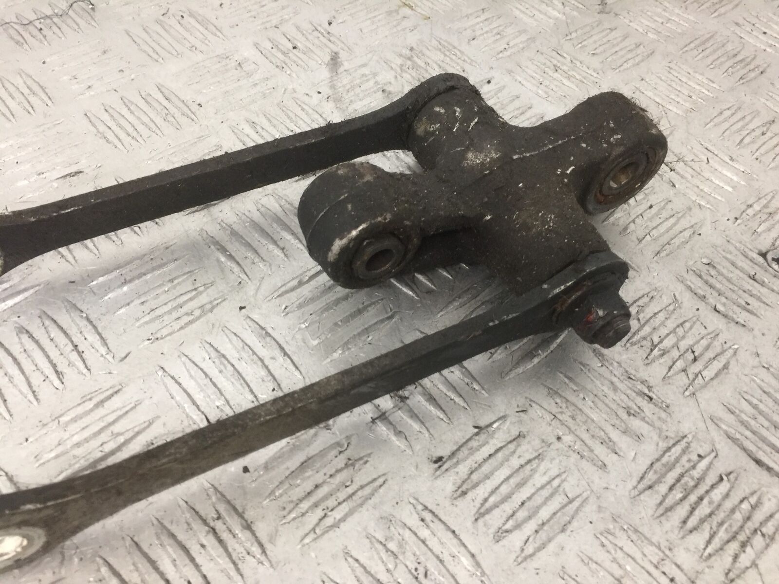 SUZUKI GSF1200 BANDIT MK2 SHOCK LINKAGE YEAR 2001-05 (STOCK 859)