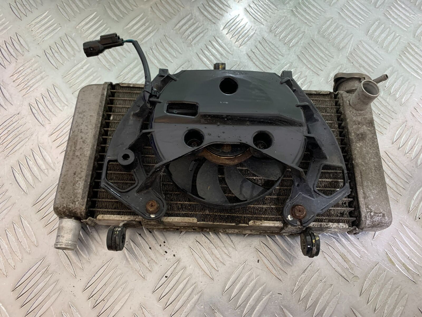 HONDA CBR500R CBR 500 R RADIATOR AND FAN   YEAR 2012-16 (CMB1048)
