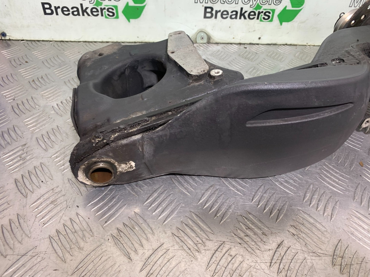 TRIUMPH SPEED TRIPLE R 1050 SWINGARM   2009 (CMB1183)