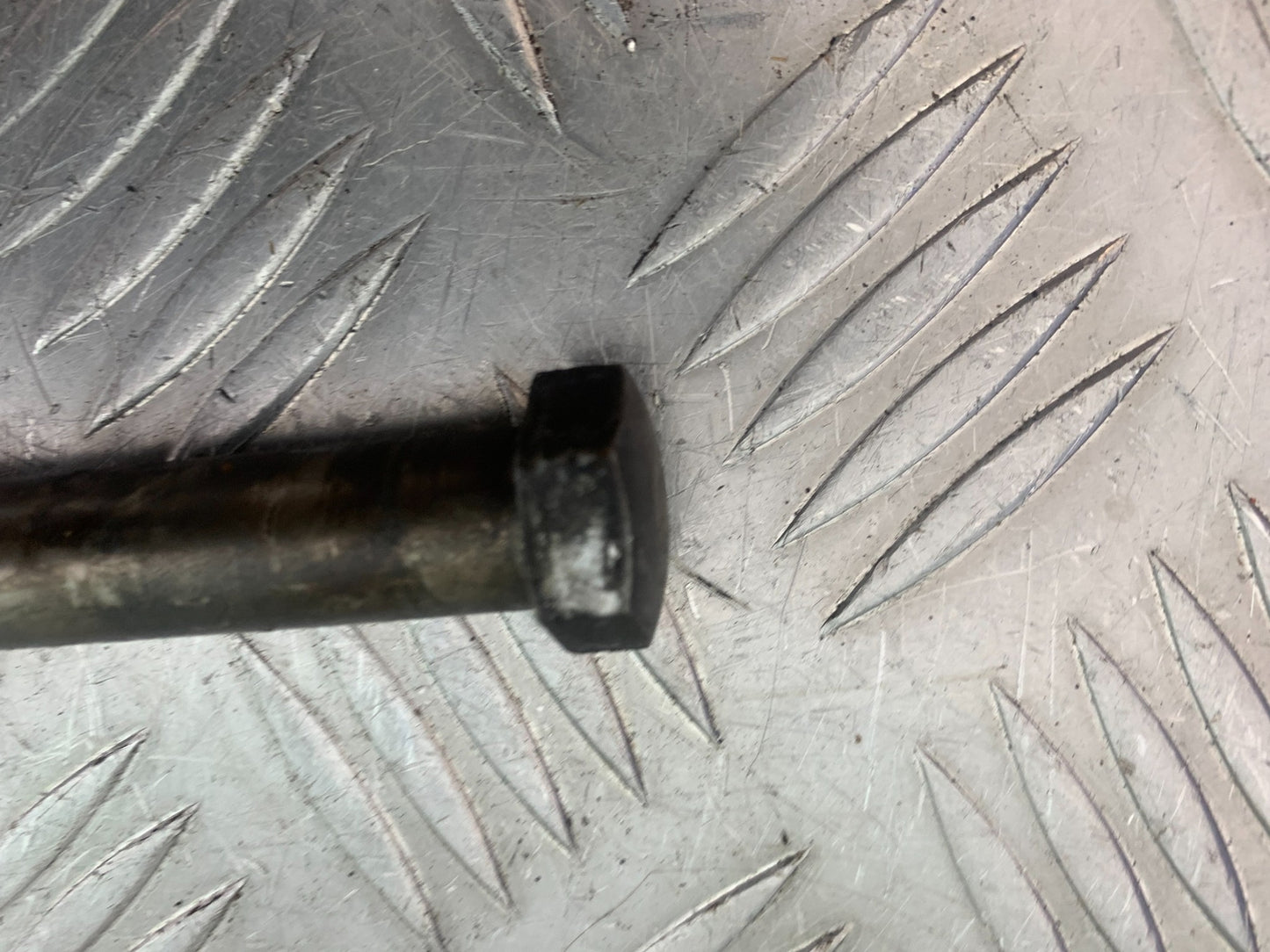 YAMAHA XV535 XV 535 VIRAGO SWINGARM  SPINDLE   YEAR 1994-02 (CMB1162)