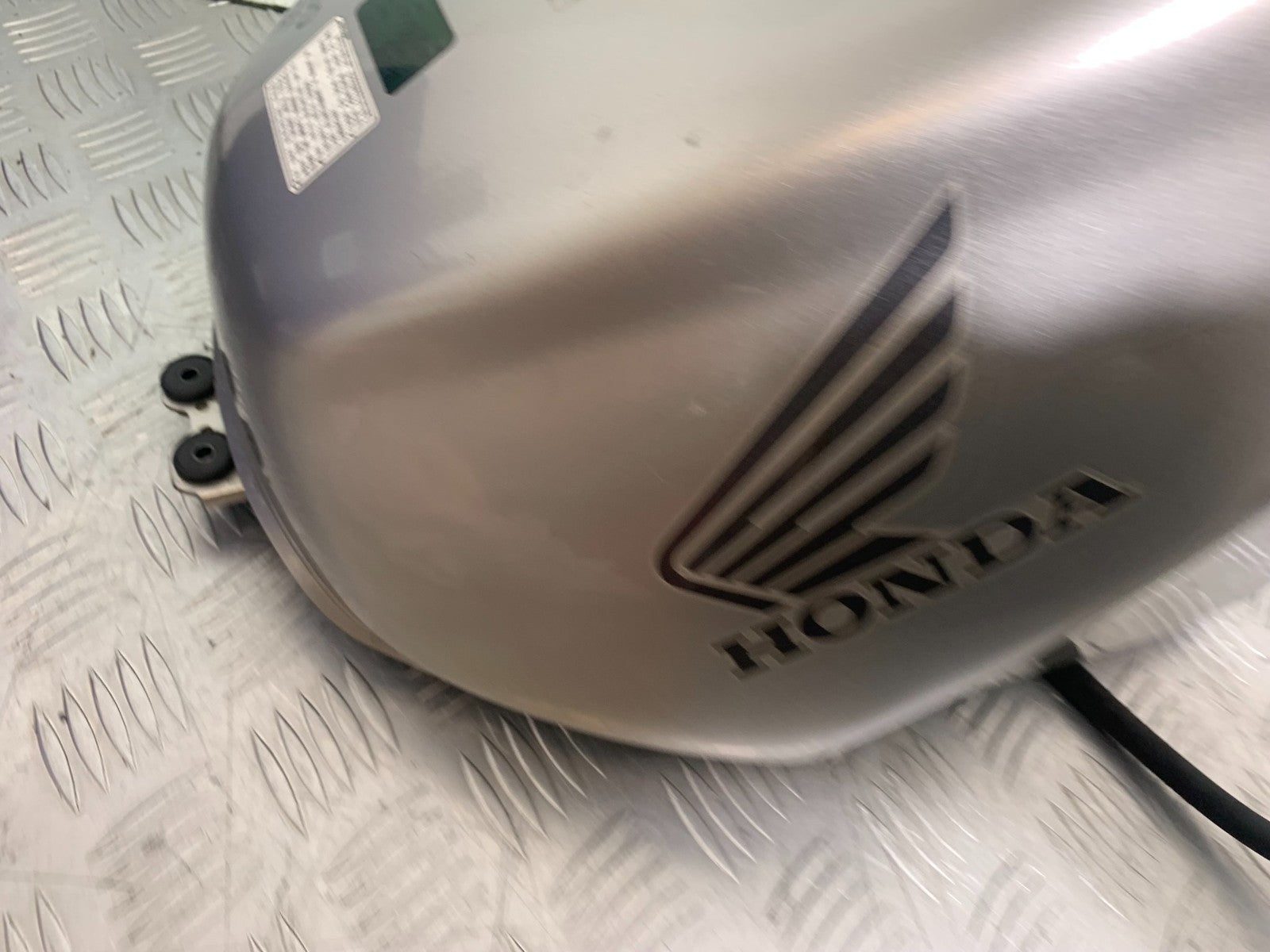 HONDA VFR800 PRE V-TEC PETROL TANK   YEAR 1998-2001 (CMB1233)