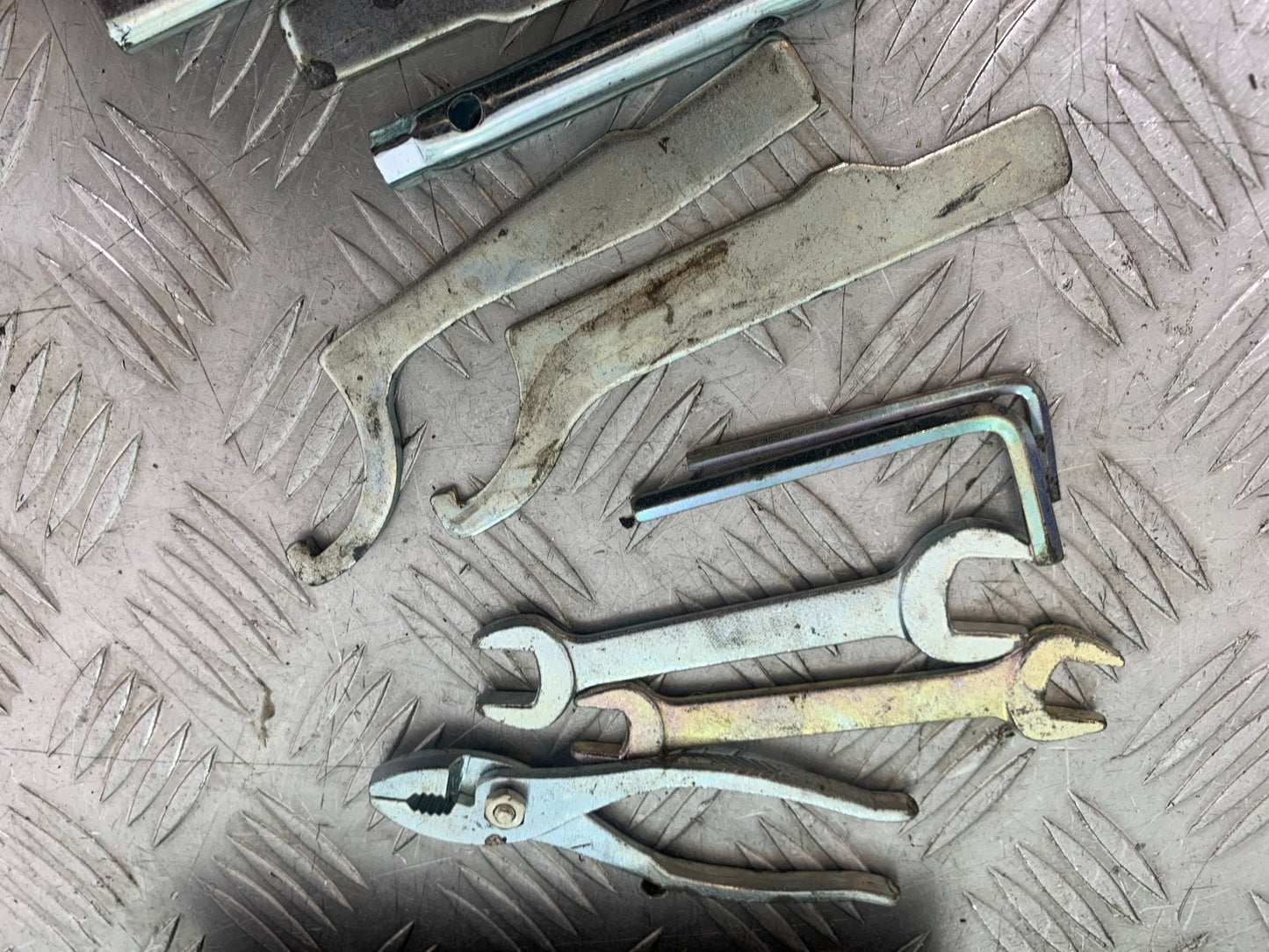 KAWASAKI Z125 Z 125 TOOL KIT    YEAR  2018-2023 (CMB1167)