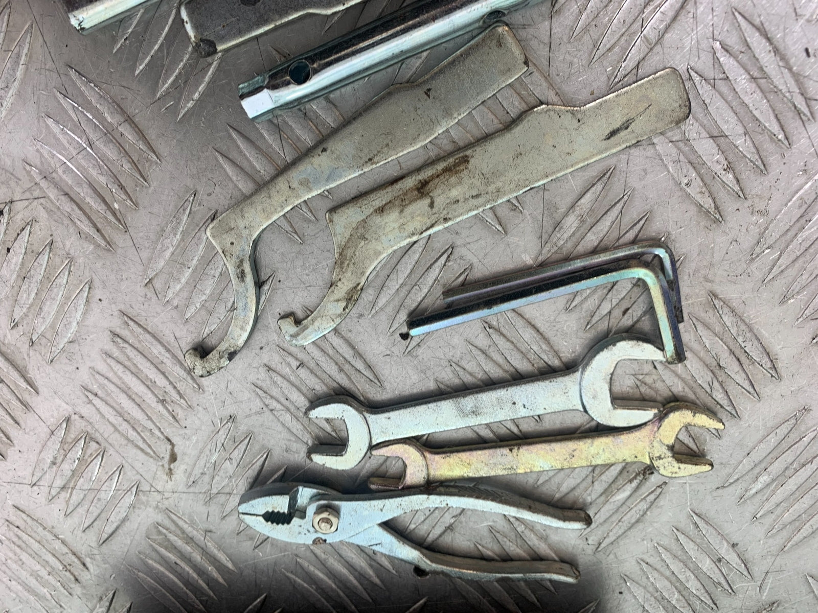 KAWASAKI Z125 Z 125 TOOL KIT    YEAR  2018-2023 (CMB1167)