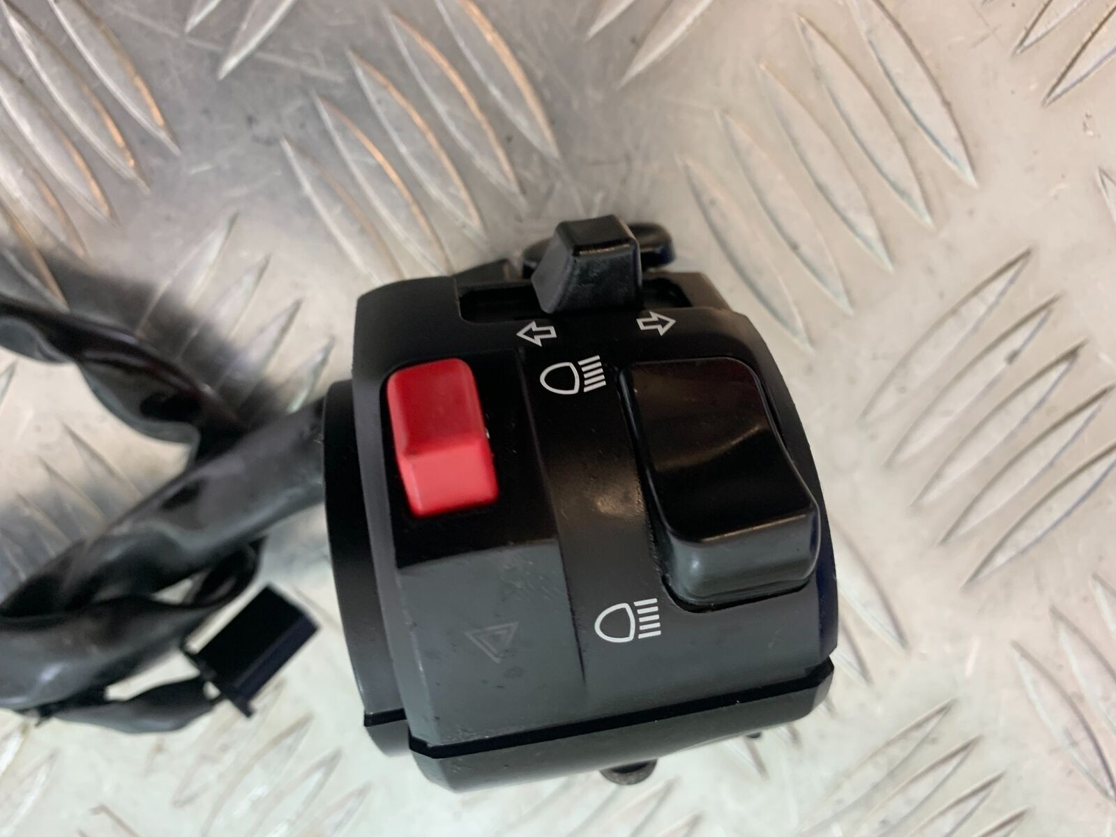 KAWASAKI NINJA 650 LEFT SWITCH GEAR  YEAR 2017-2019 (CMB1018)