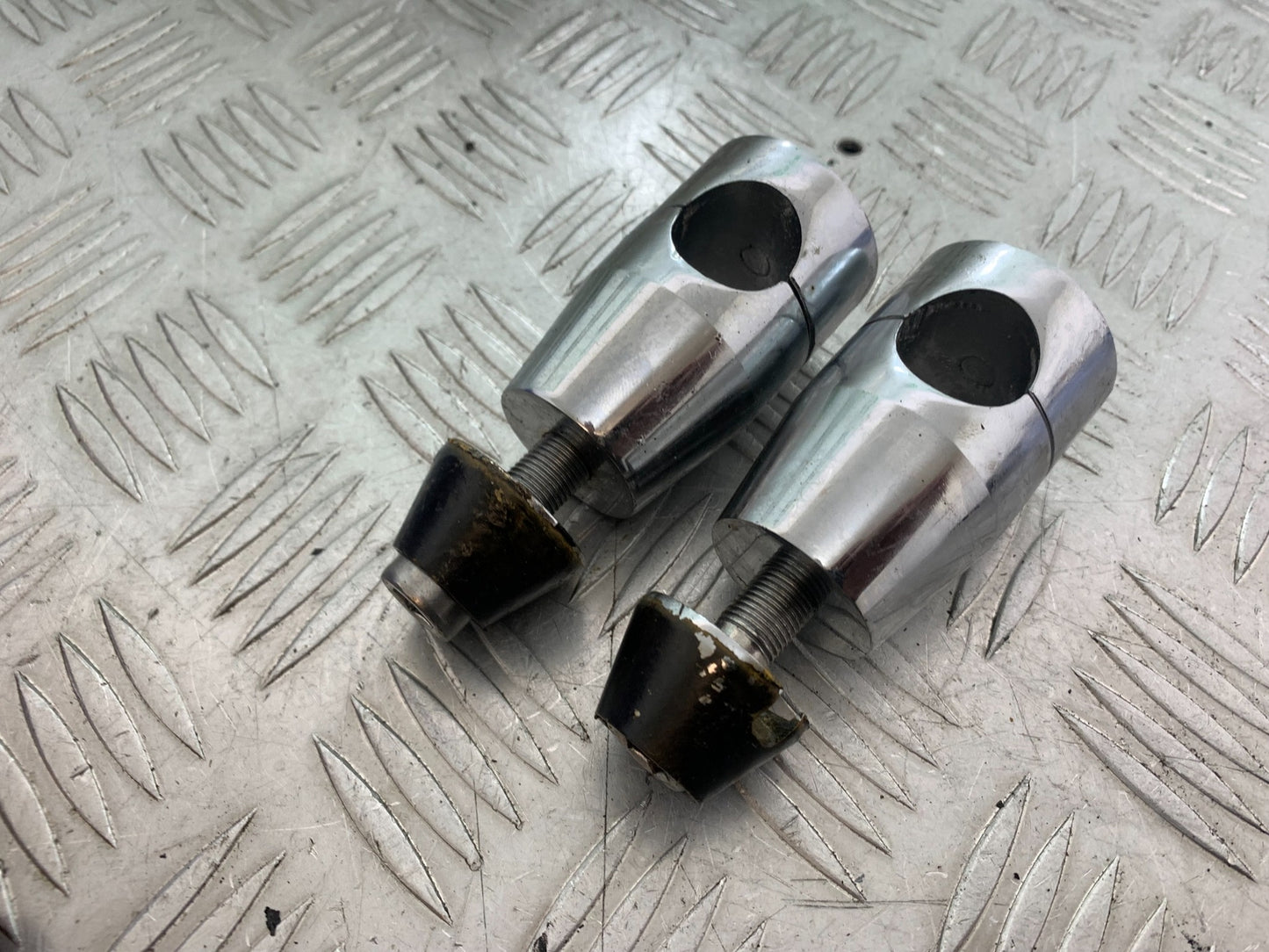 HARLEY DAVIDSON FXS BLACKLINE 1585 HANDLEBAR RISERS  YEAR 2012 (CMB1147)