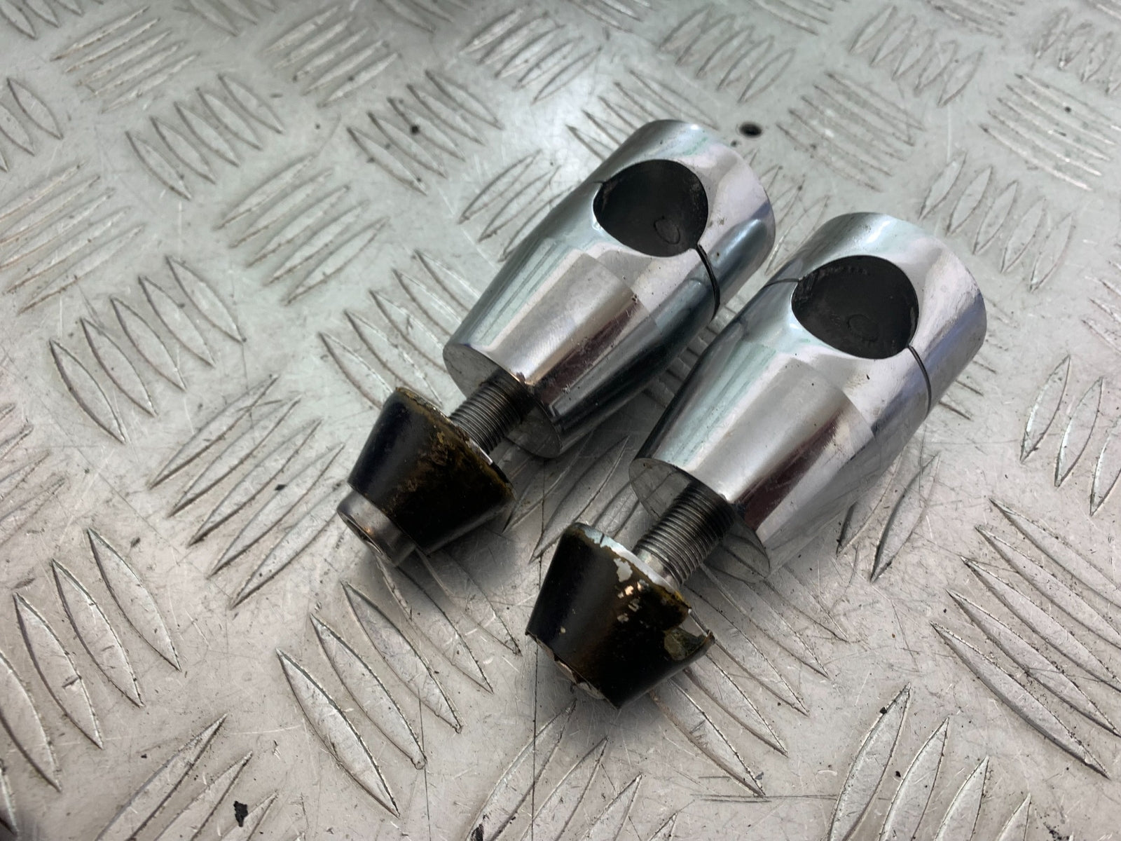 HARLEY DAVIDSON FXS BLACKLINE 1585 HANDLEBAR RISERS  YEAR 2012 (CMB1147)