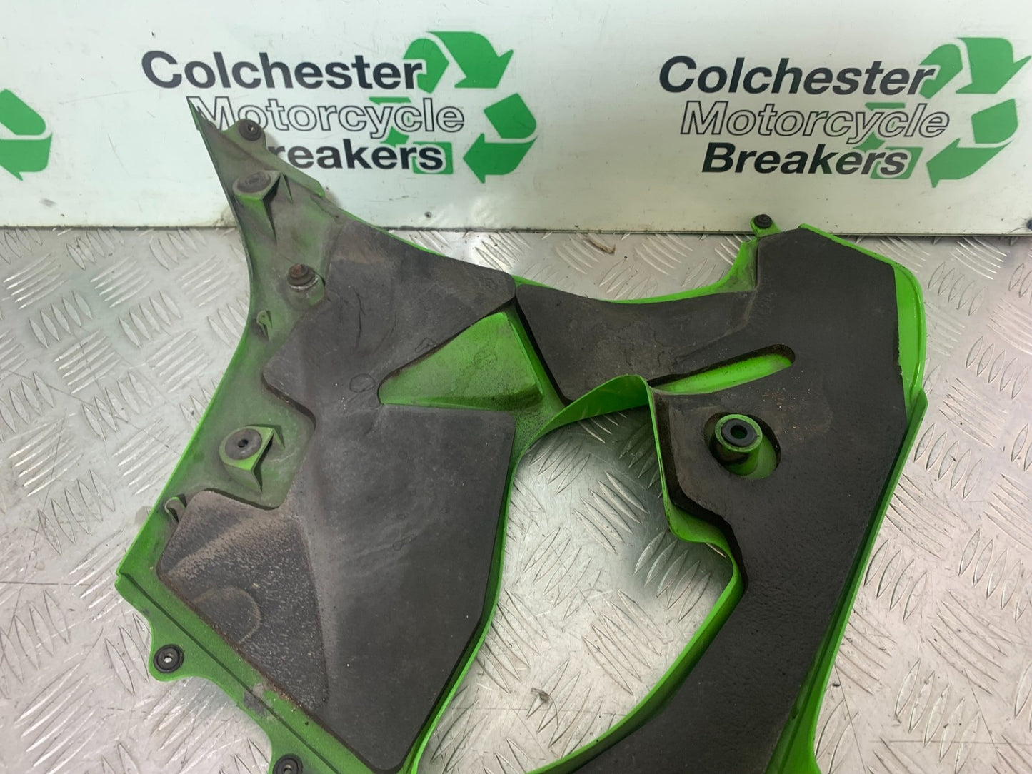 KAWASAKI ZX9R ZX9 E1 LEFT MIDDLE FAIRING PANEL YEAR 2000-01 (CMB1171)