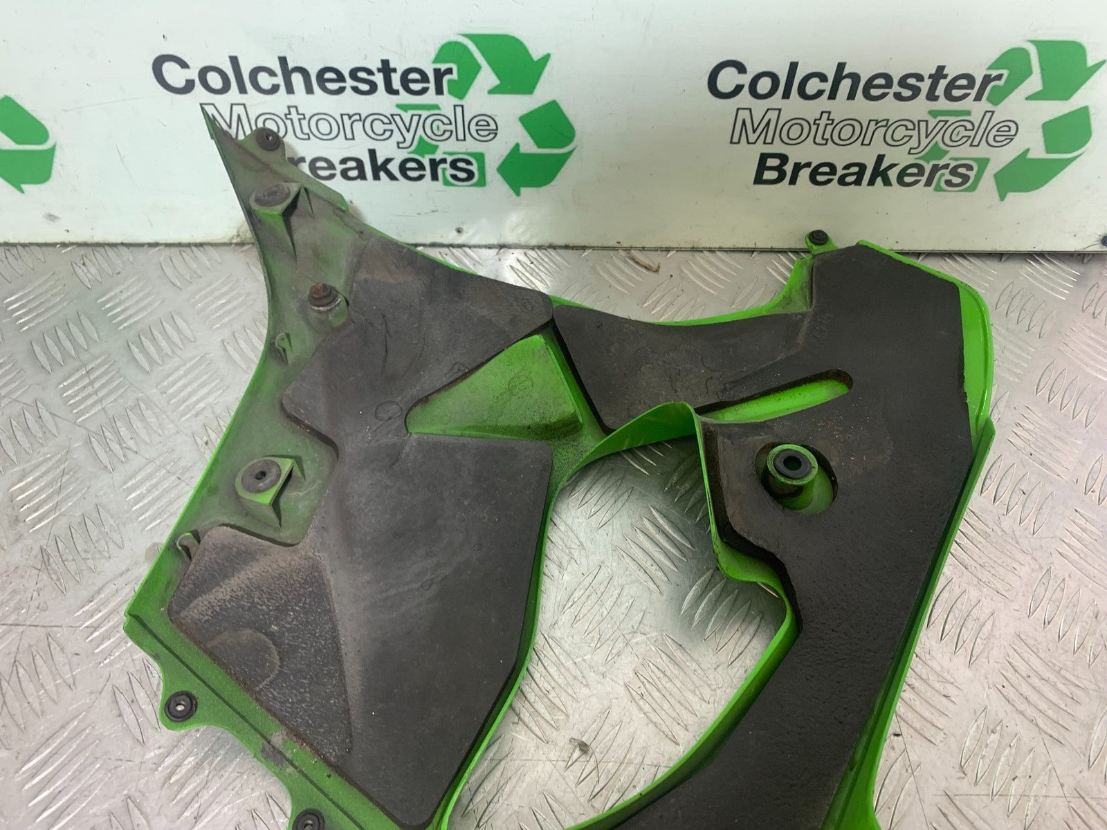 KAWASAKI ZX9R ZX9 E1 LEFT MIDDLE FAIRING PANEL YEAR 2000-01 (CMB1171)