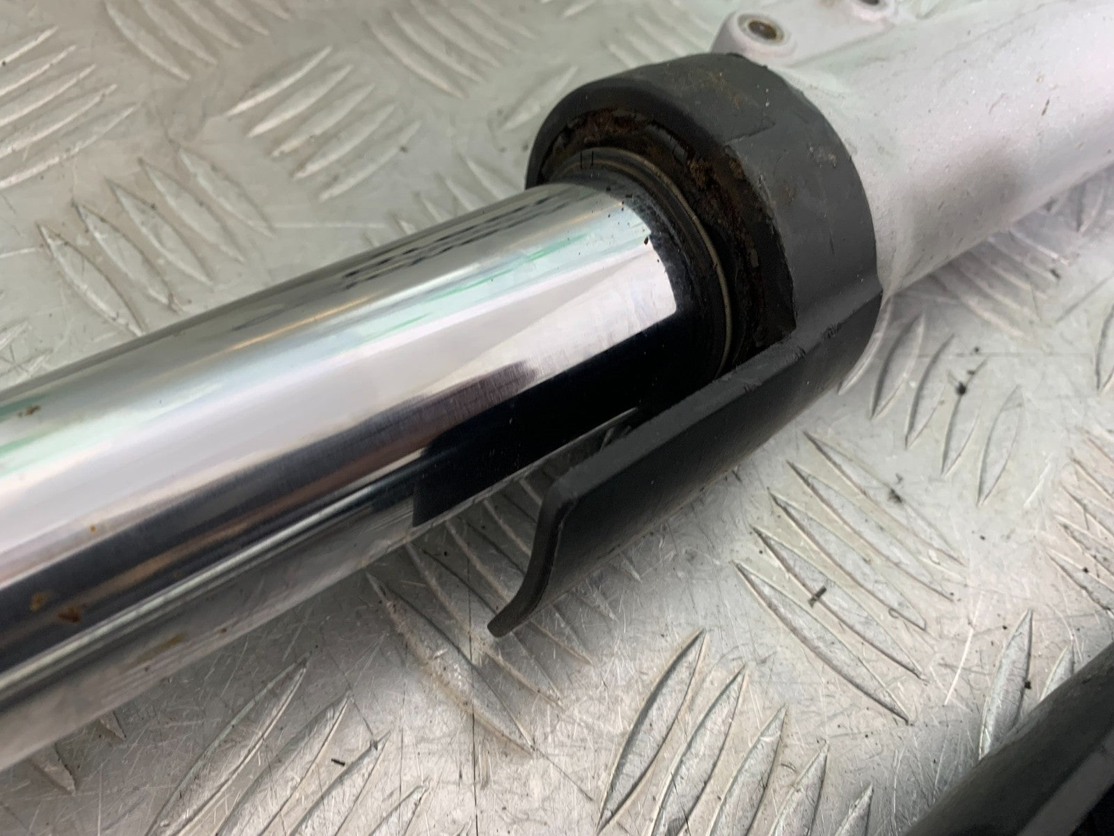 TRIUMPH 955i SPRINT ST FORKS  YEAR 1999-04 (CMB1230)