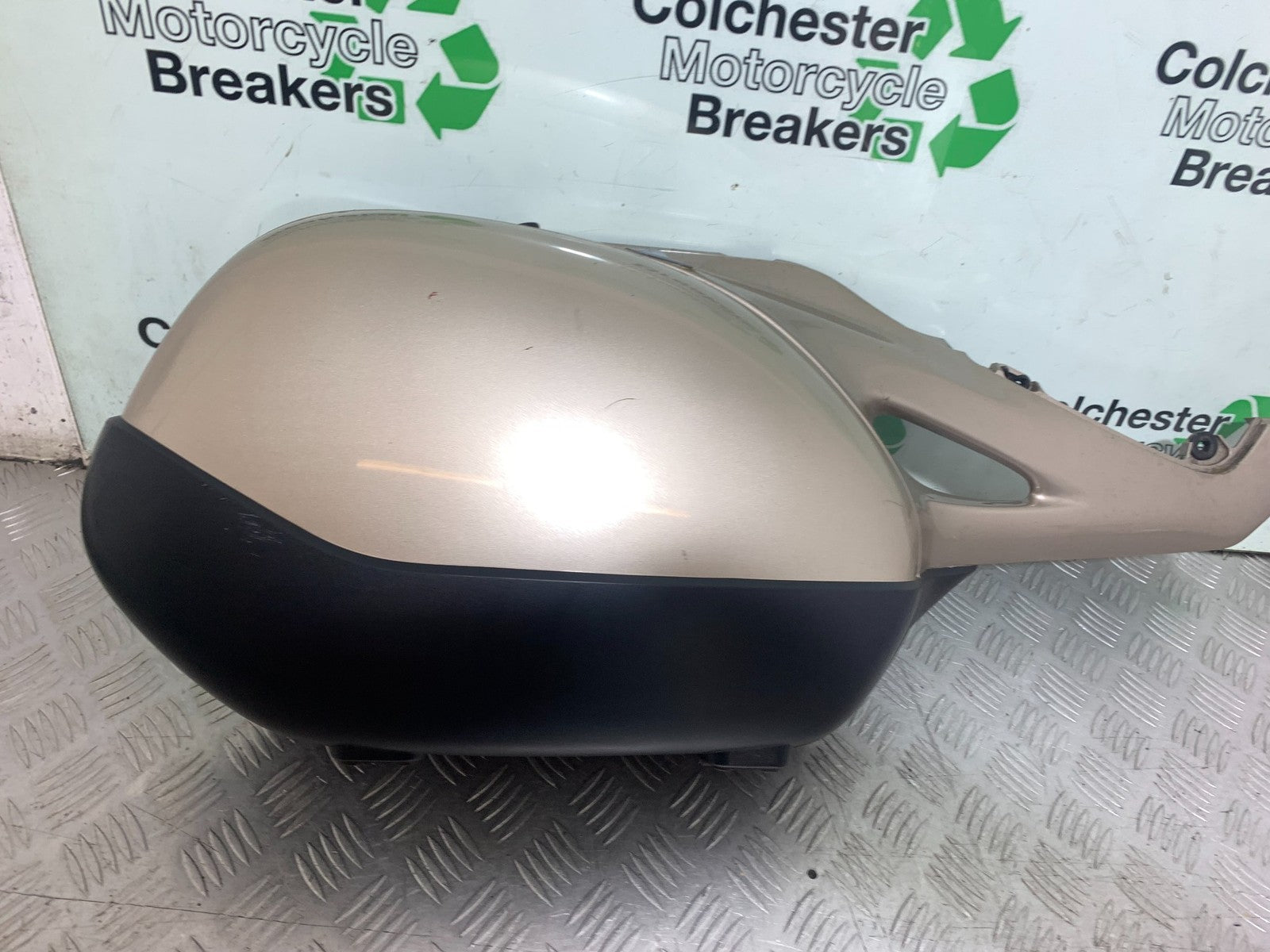 HONDA NT650 V DEAUVILLE RIGHT PANNIER  YEAR 1998-01 (CMB1320)