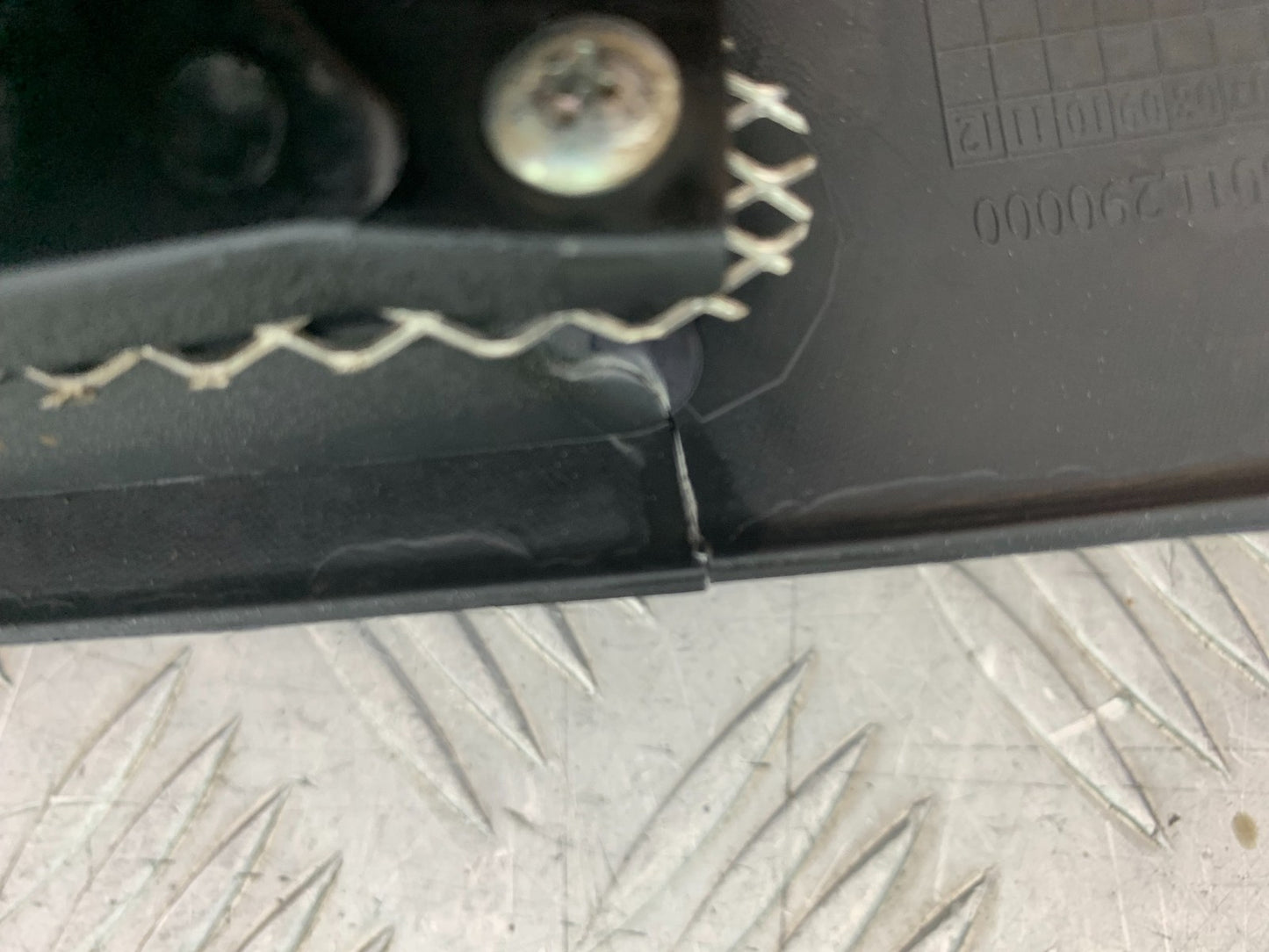 BENELLI BN125 BN 125 LEFT SEAT PANEL  YEAR 2018-2021 (CMB1194)