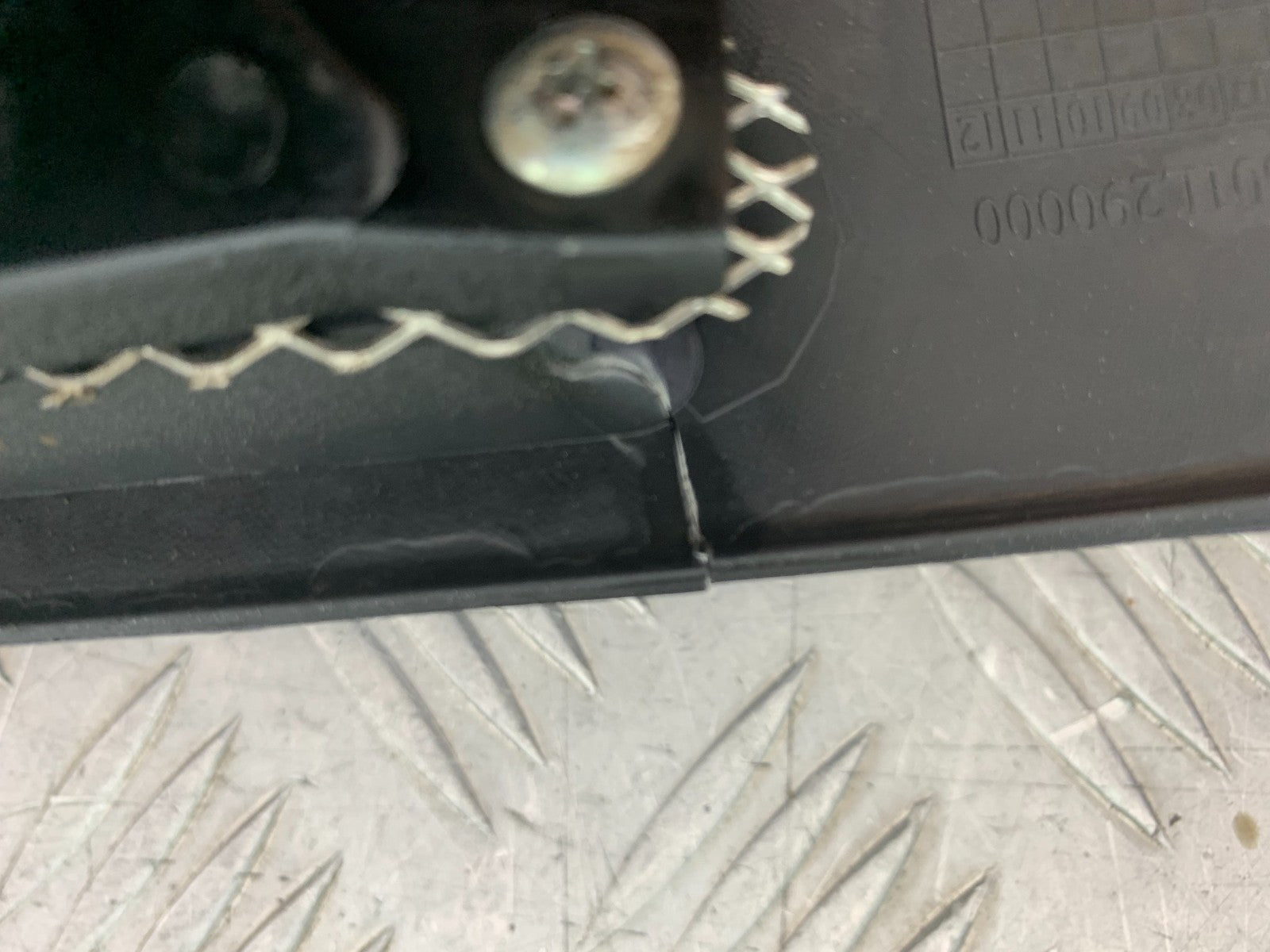 BENELLI BN125 BN 125 LEFT SEAT PANEL  YEAR 2018-2021 (CMB1194)