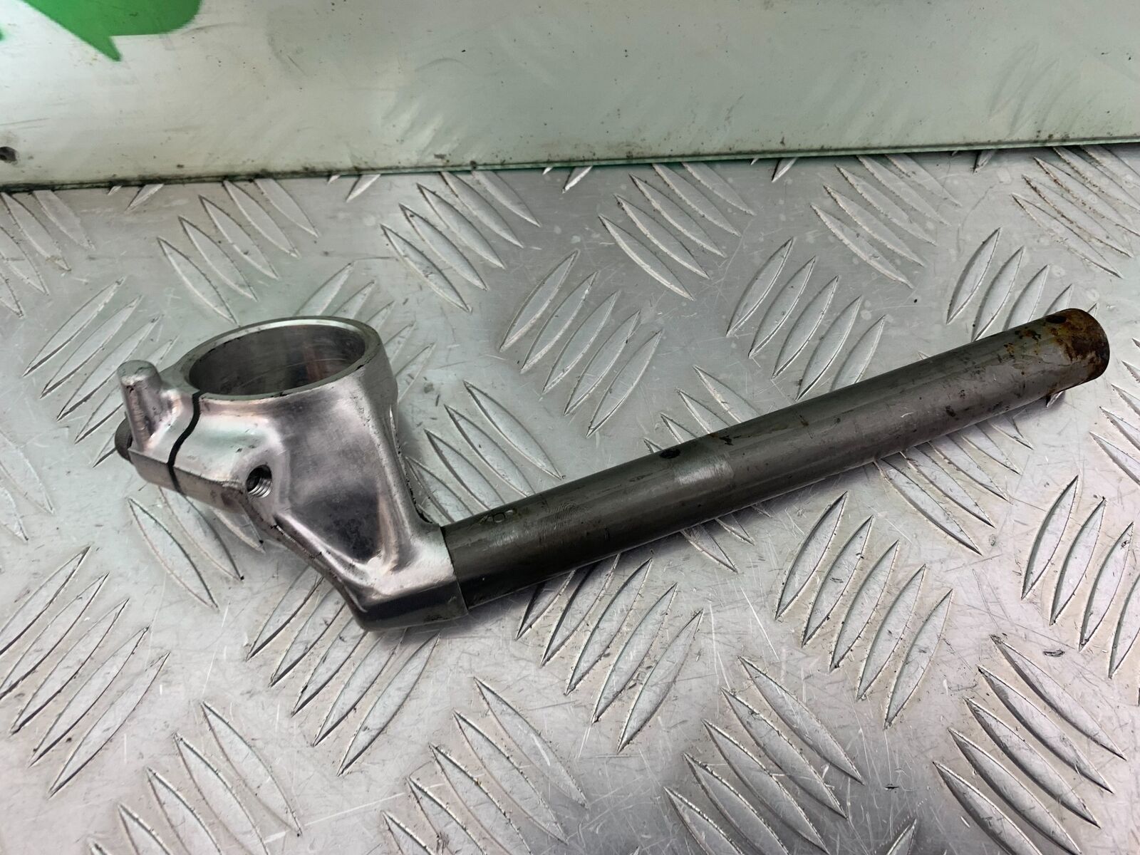 HONDA CBR1100 BLACKBIRD RIGHT HANDLEBAR YEAR 1999-2005 (CMB1103)