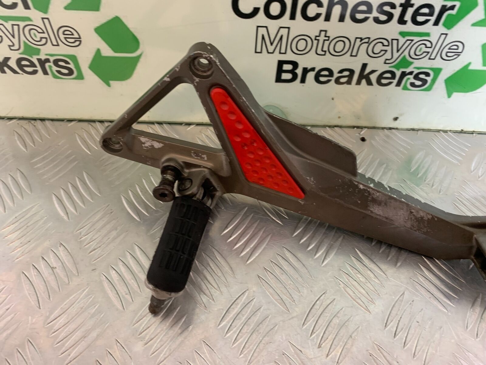 HONDA CB600 CB 600 HORNET FRONT LEFT HANGER   YEAR 1998-2002 (CMB1011)