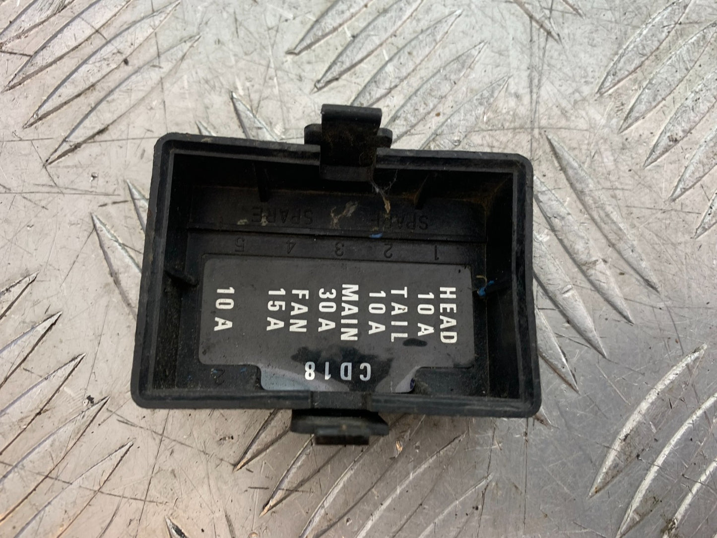 TRIUMPH TROPHY 900 FUSE BOX LID YEAR 1991-95 (CMB1251)