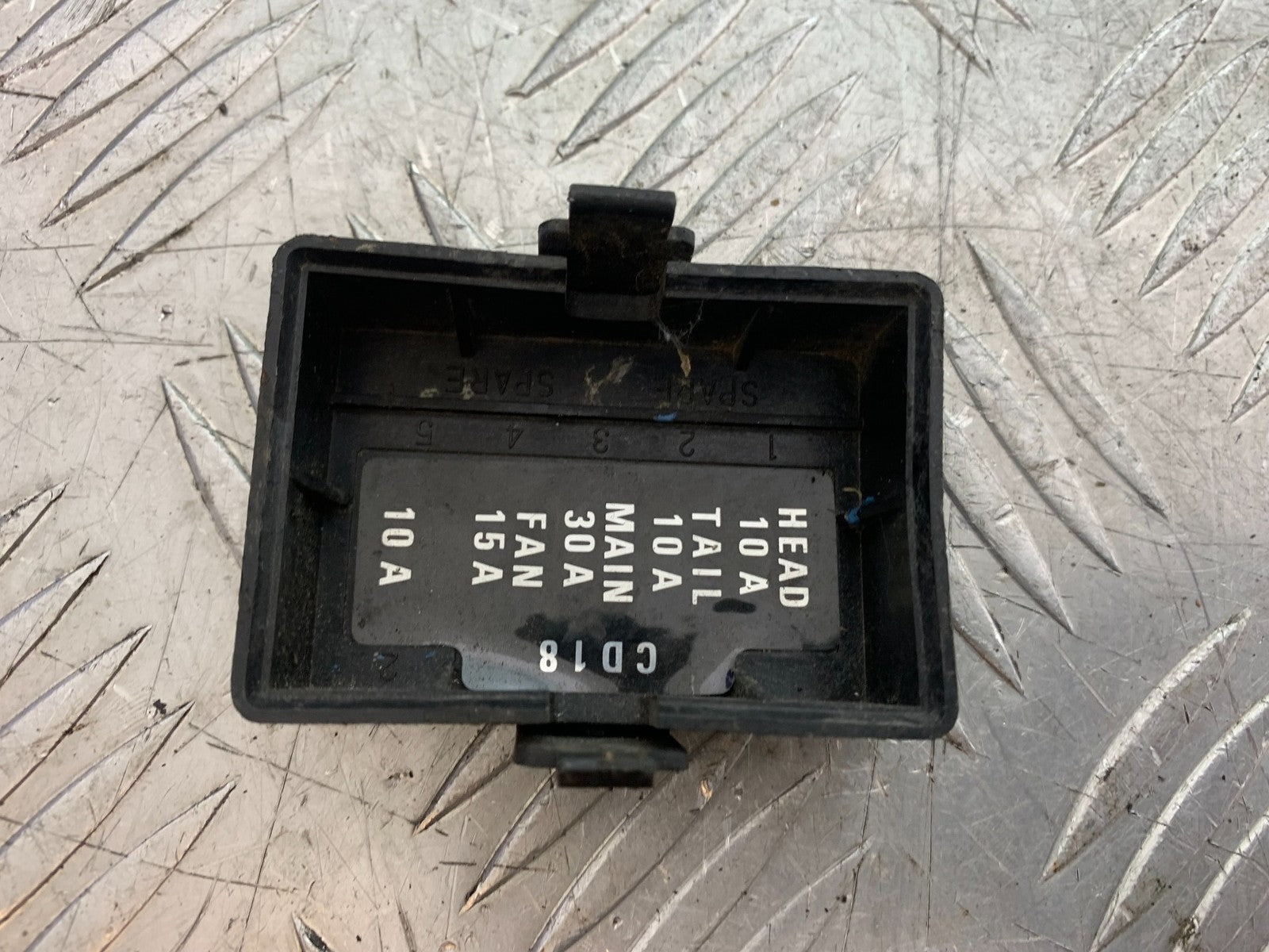 TRIUMPH TROPHY 900 FUSE BOX LID YEAR 1991-95 (CMB1251)