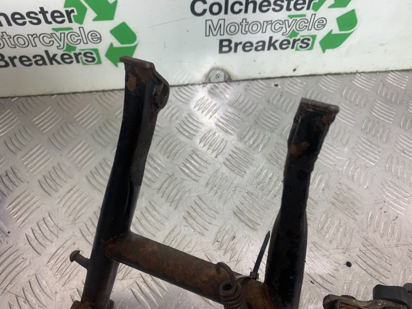 KAWASAKI GPZ600 GPZ 600 CENTER STAND  YEAR 1988-90 (CMB1258)