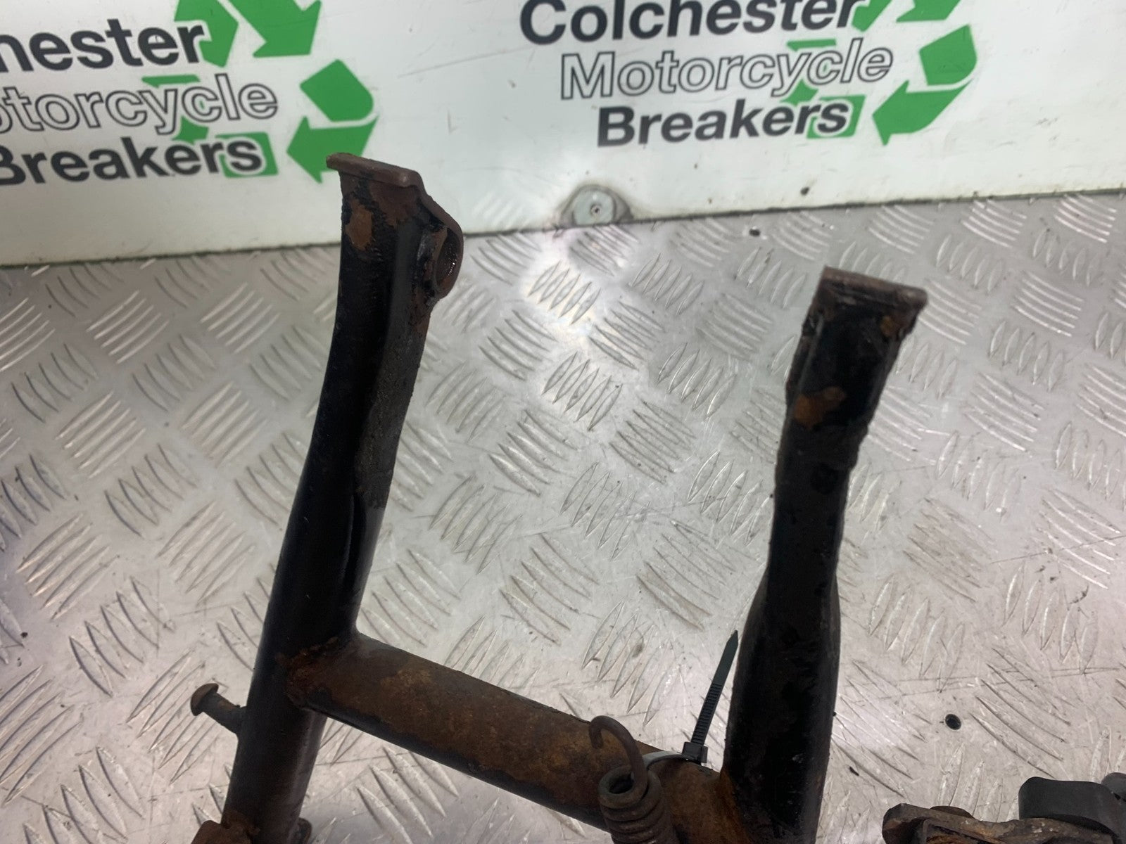 KAWASAKI GPZ600 GPZ 600 CENTER STAND  YEAR 1988-90 (CMB1258)