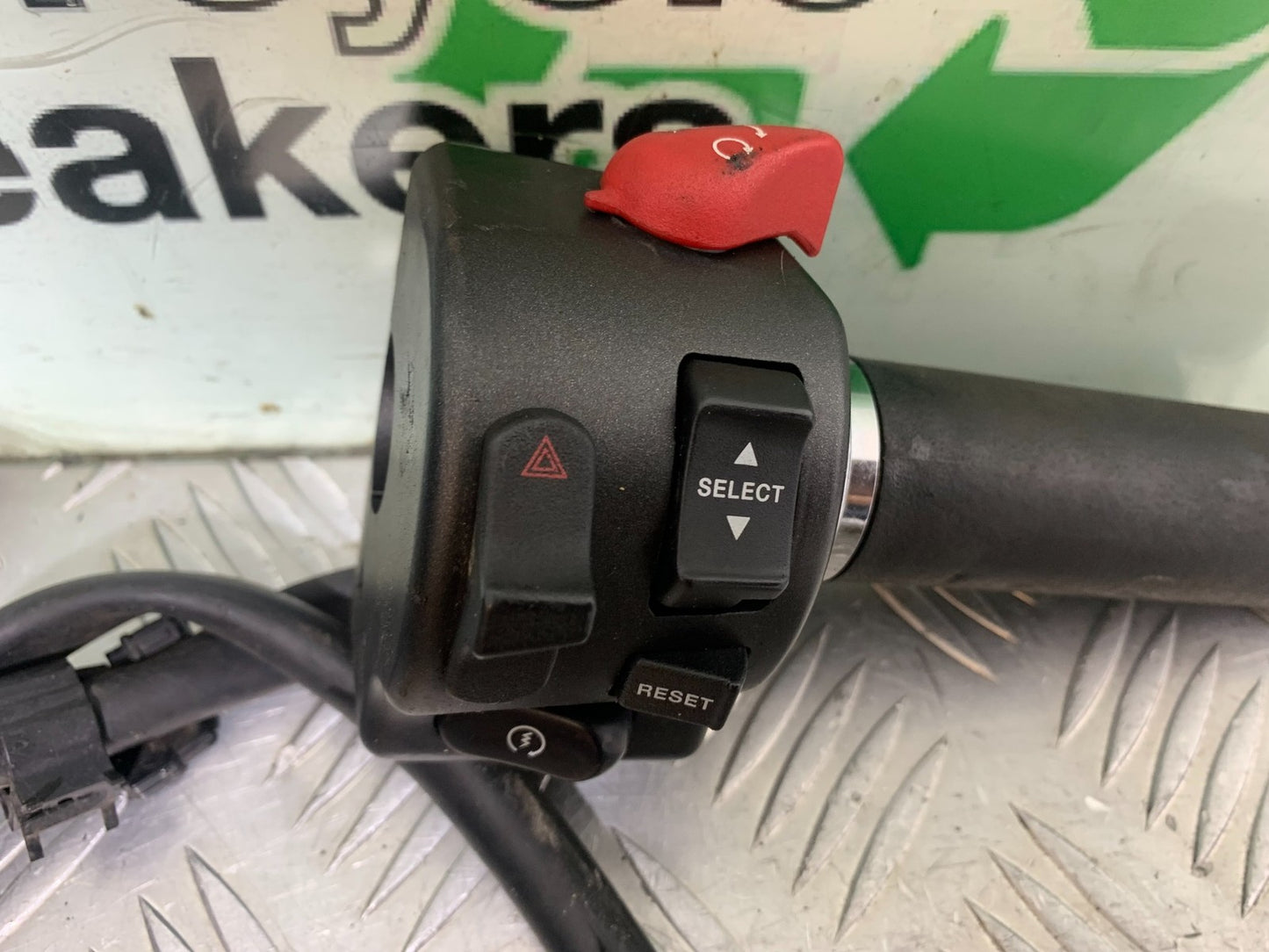 YAMAHA XVS 1300 MIDNIGHT STAR RIGHT SWITCH GEAR  YEAR 2007-16 (CMB1200)