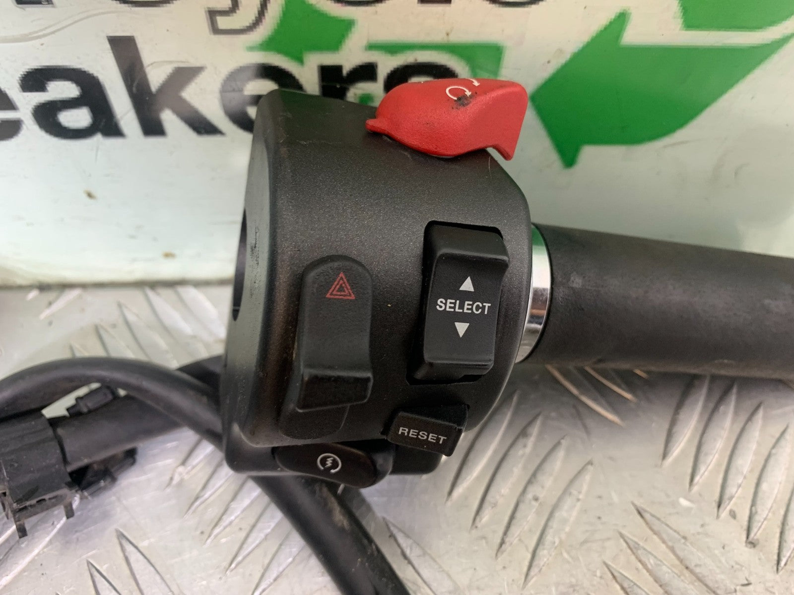 YAMAHA XVS 1300 MIDNIGHT STAR RIGHT SWITCH GEAR  YEAR 2007-16 (CMB1200)