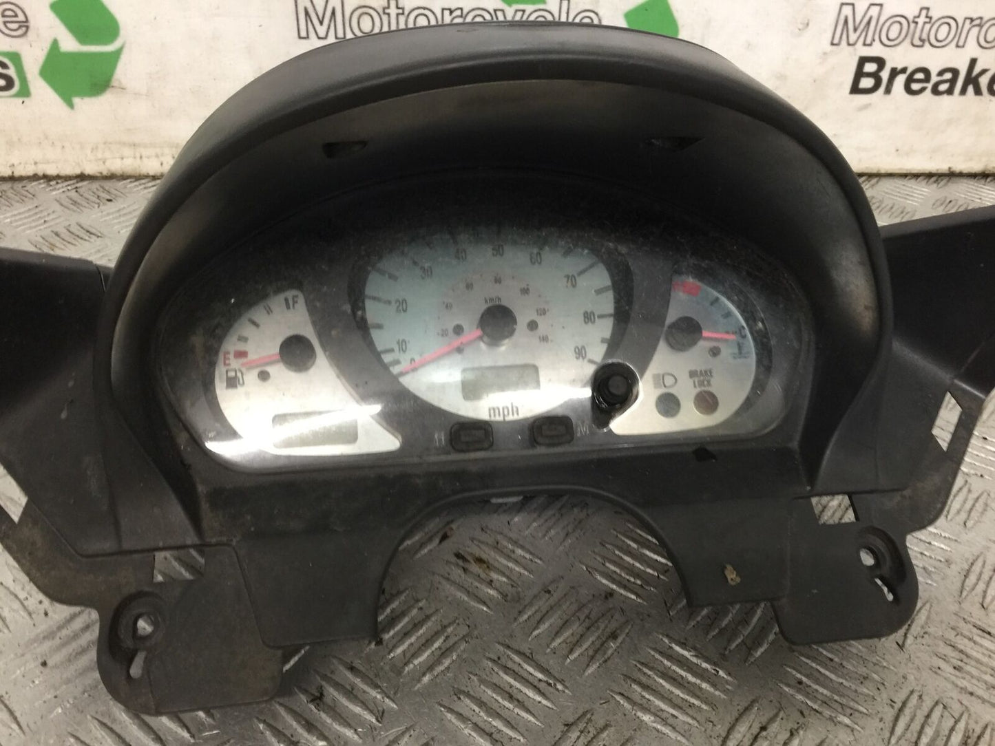 SUZUKI AN 250 BURGMAN CLOCKS SPEEDO DASH  YEAR 1999  (STOCK 881)