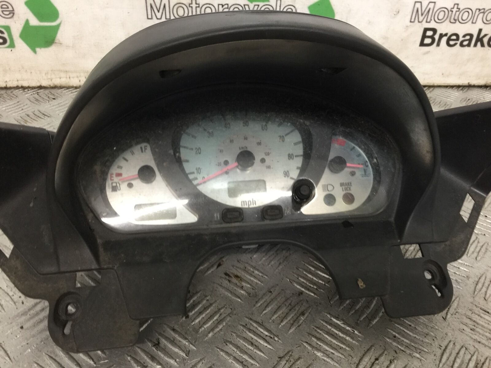 SUZUKI AN 250 BURGMAN CLOCKS SPEEDO DASH  YEAR 1999  (STOCK 881)