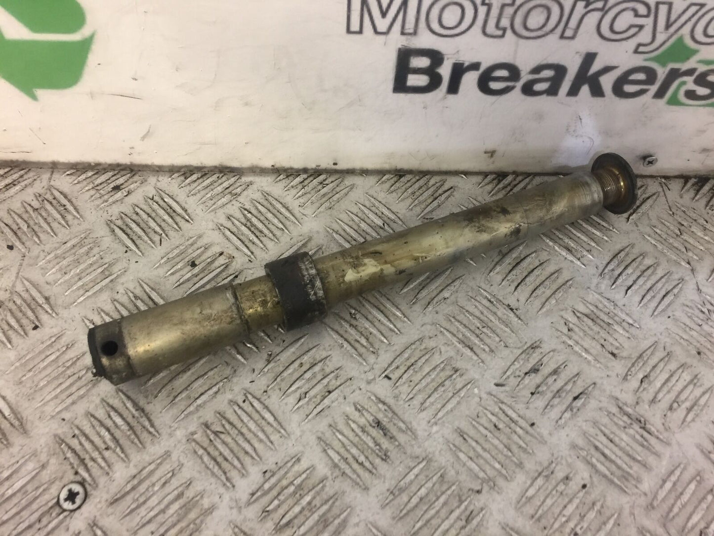 TRIUMPH 750 TRIDENT FRONT WHEEL SPINDLE  YEAR 1994 STOCK 396