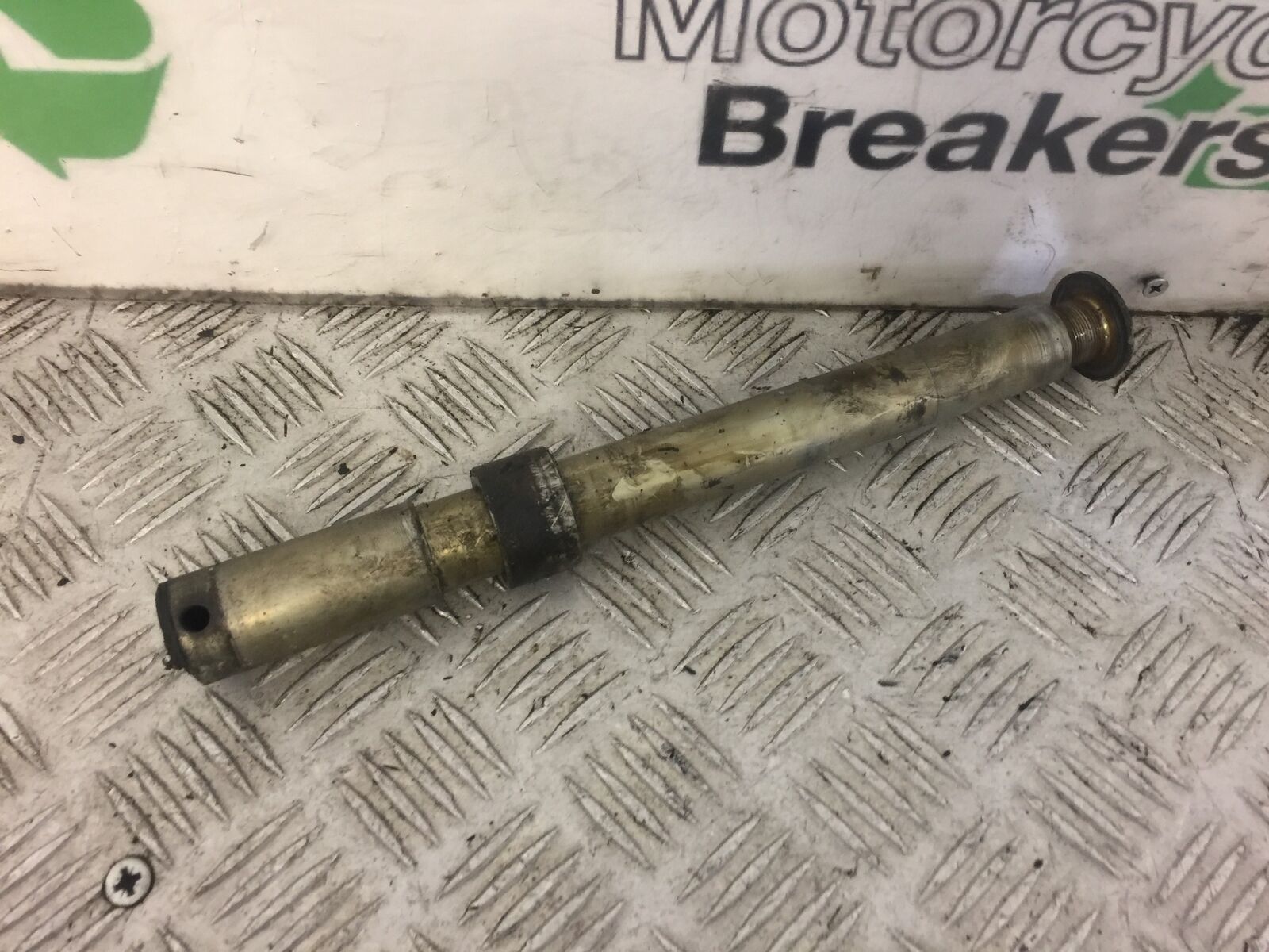 TRIUMPH 750 TRIDENT FRONT WHEEL SPINDLE  YEAR 1994 STOCK 396