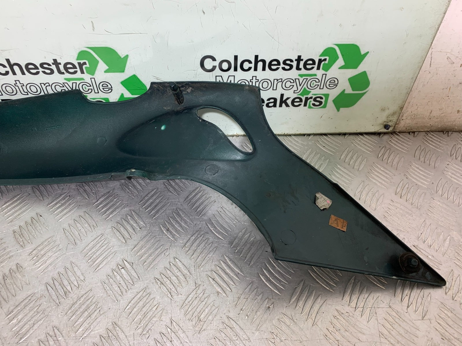 TRIUMPH 955I SPRINT RS RIGHT SEAT PANEL  YEAR 1999-03 (CMB1313)