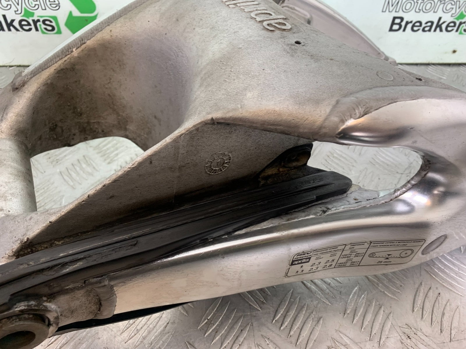APRILIA RSV1000 RSV 1000 MILLE SWINGARM  1998- 2003 (CMB1184)