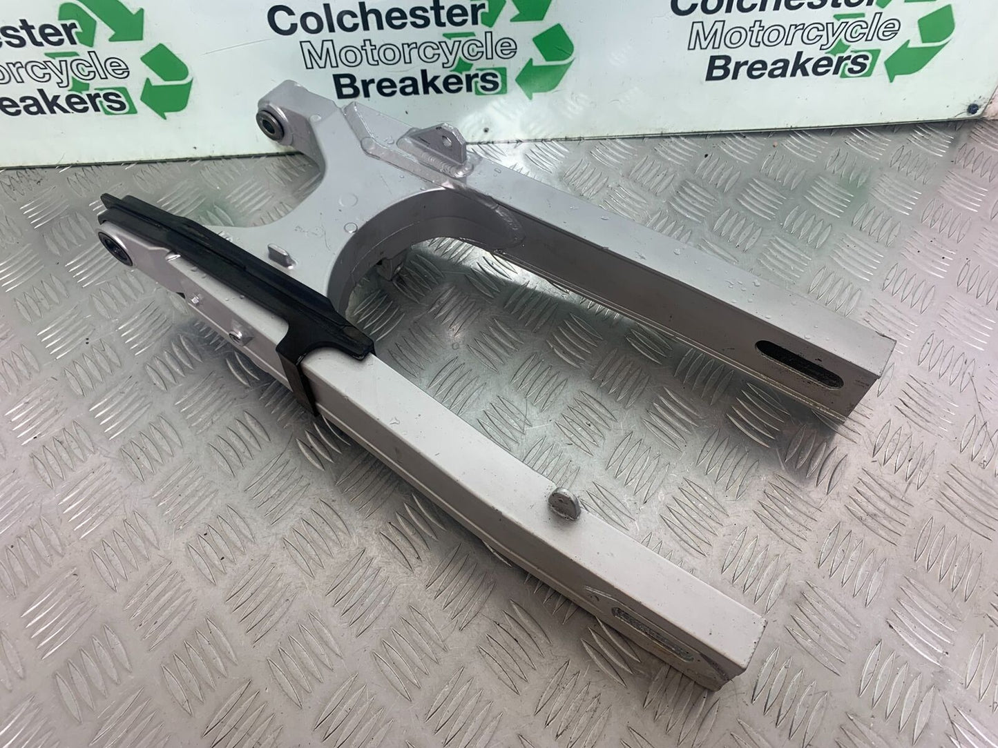 HONDA VFR400 VFR 400 NC21 SWINGARM   YEAR 1986-87 (CMB1043)