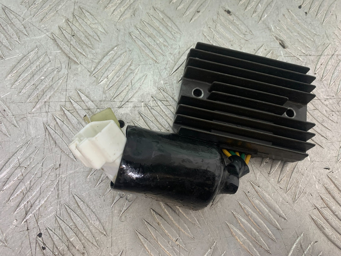 HONDA CBR1100 BLACKBIRD REGULATOR   YEAR 1999-2005 (CMB1232)