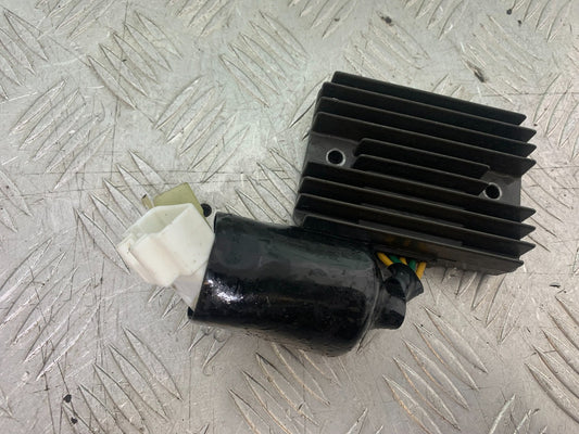 HONDA CBR1100 BLACKBIRD REGULATOR   YEAR 1999-2005 (CMB1232)