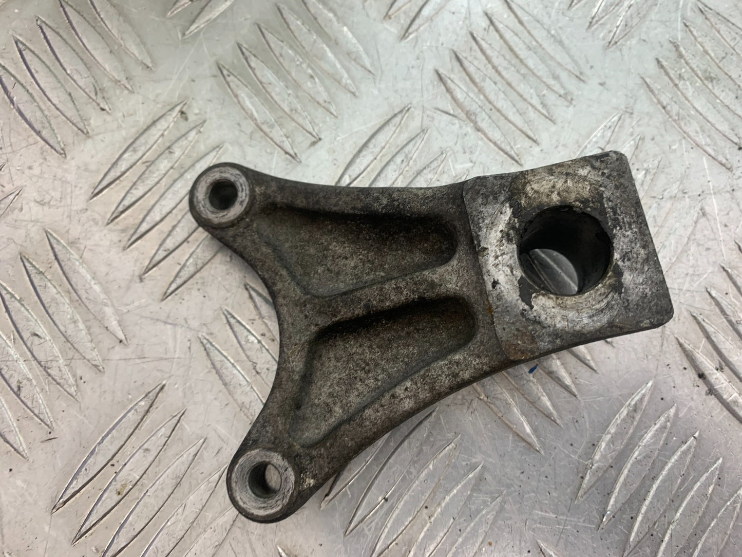 SUZUKI GSF600 GSF 600 BANDIT REAR CALIPER BRACKET  YEAR 2001-2003 (CMB1157)
