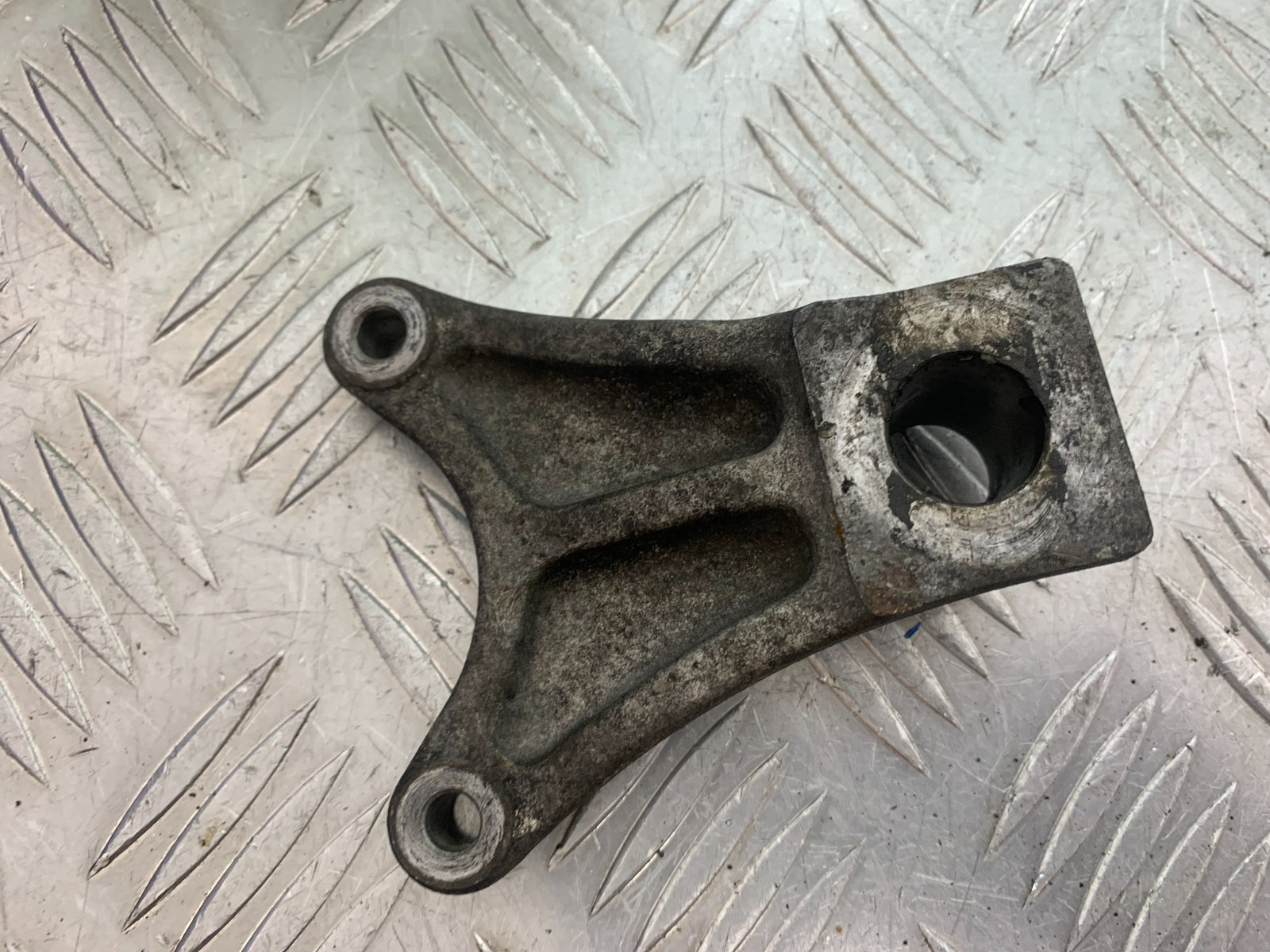 SUZUKI GSF600 GSF 600 BANDIT REAR CALIPER BRACKET  YEAR 2001-2003 (CMB1157)