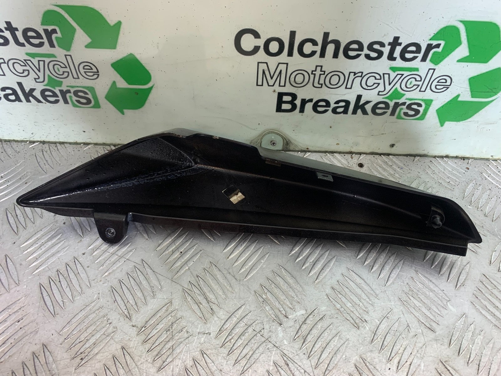 TRIUMPH SPEED TRIPLE R 1050 LEFT SEAT PANEL  2009 (CMB1183)