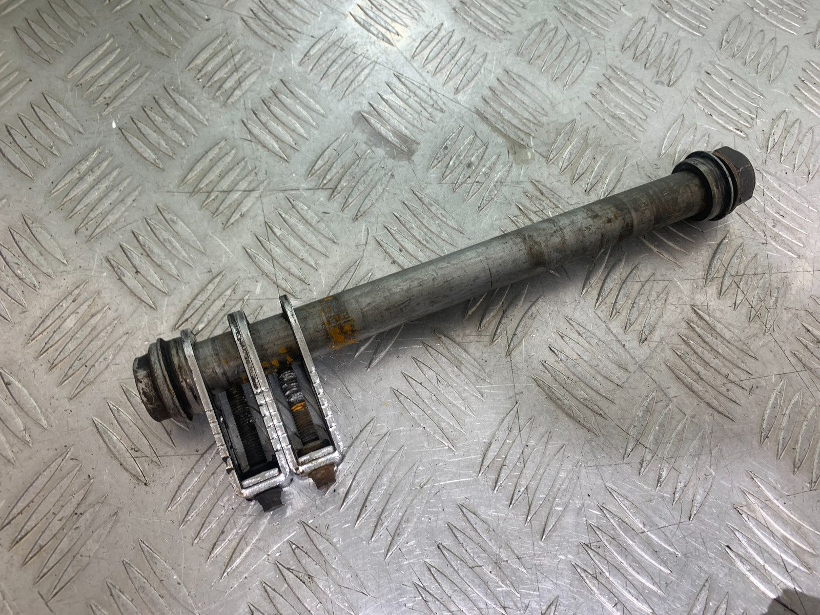 HONDA CBR600 CBR 600 RR REAR WHEEL SPINDLE   YEAR 2003-2004 CMB1173)