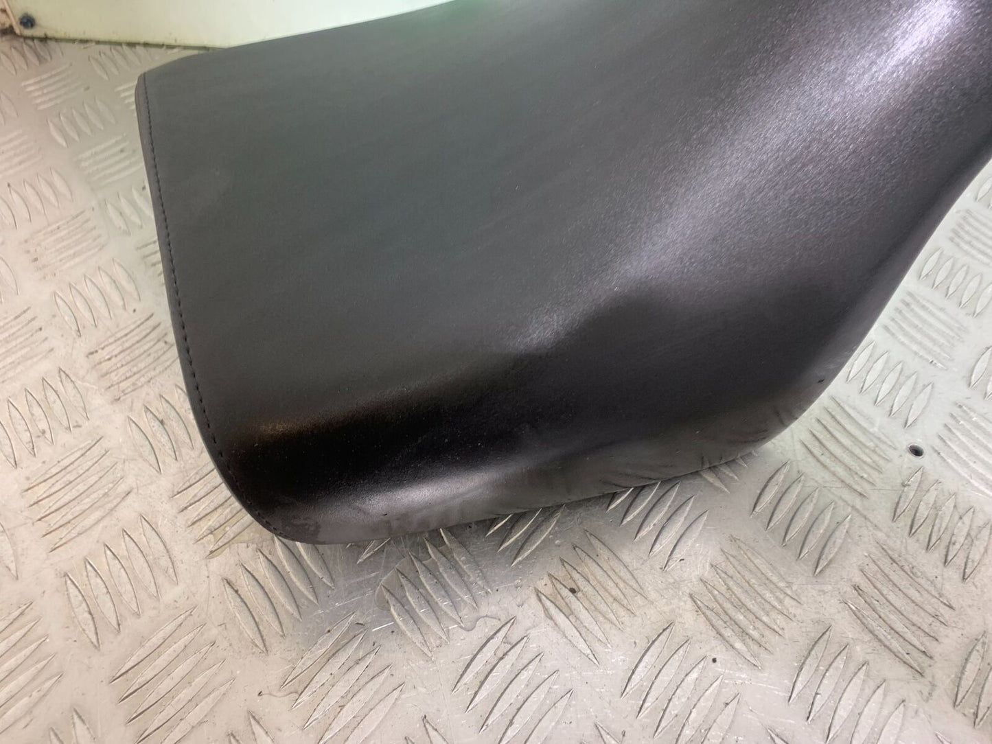 TRIUMPH TIGER 800 FRONT SEAT  YEAR 2011-2014 (CMB1113)