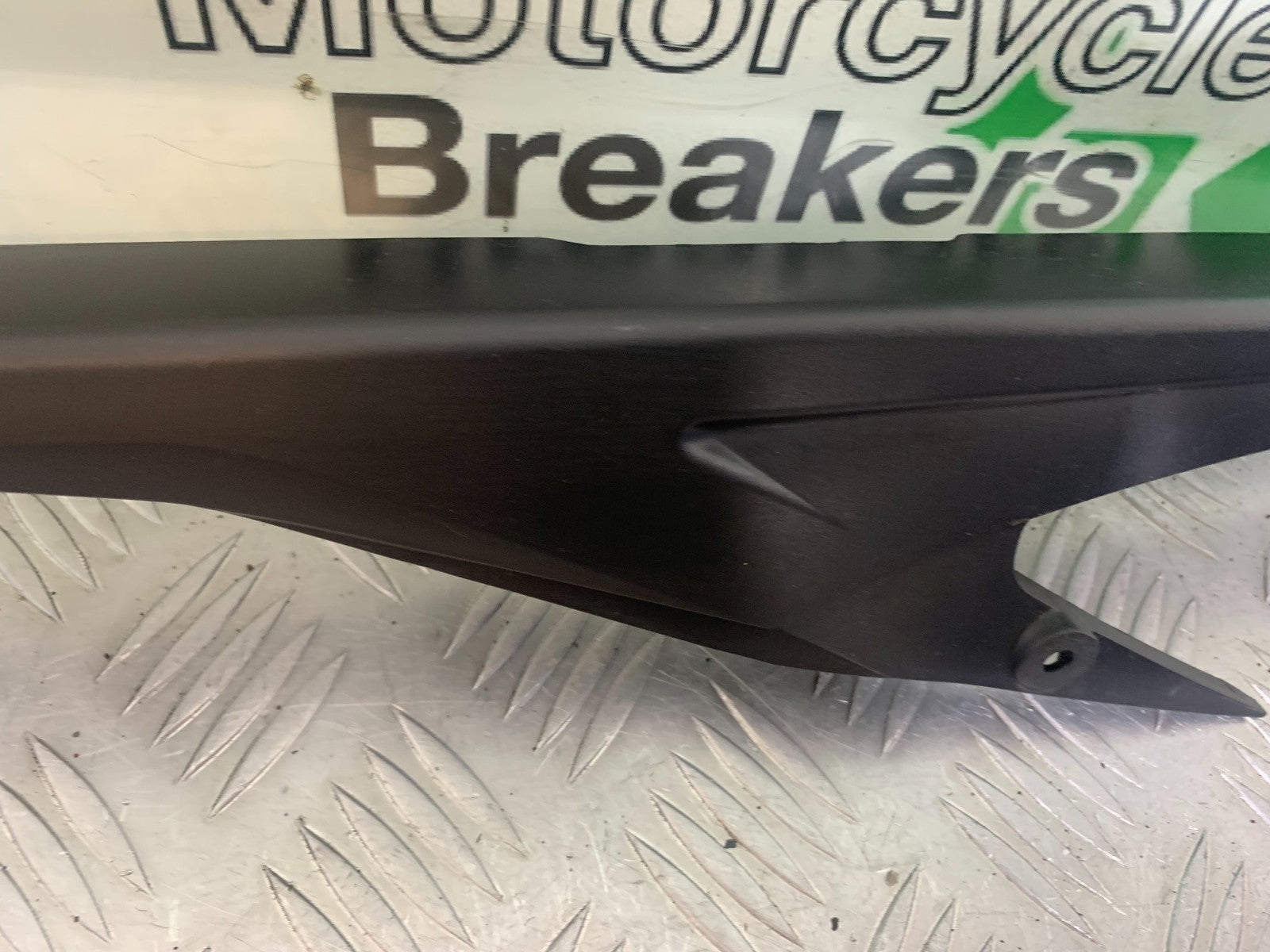 TRIUMPH 675 STREET TRIPLE CHAIN GUARD   2013-2016 (CMB1186)